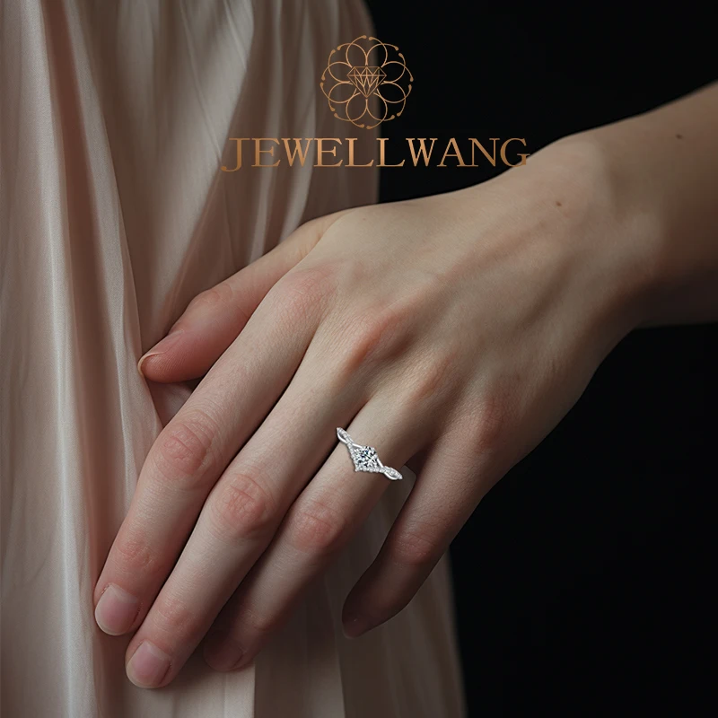 JEWELLWANG 0.5Ctw Custom Moissanite Rings for Men Women S925 Silver Rings Engagement Gifts Festival Gift Parties Valentine's Day
JEWELLWANG 0.5Ctw Custom Moissanite Rings for Men Women S925 Silver Rings Engagement Gifts Festival Gift Parties Valentine's Day