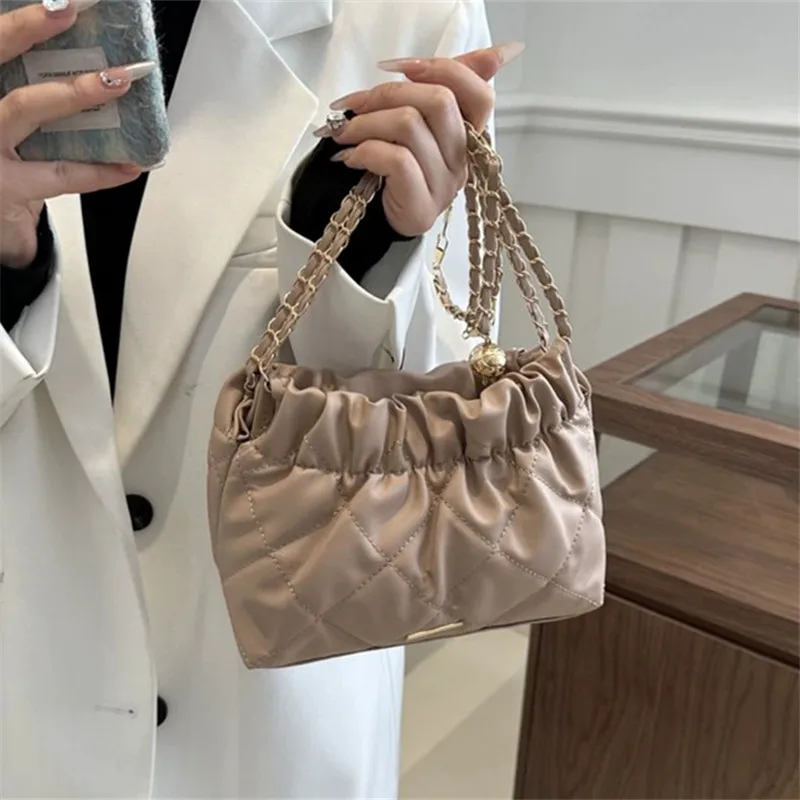 2025 NEW Embroidered Thread Pu Women's Bag Fashion Chain Single Shoulder Bag, Stylish Crossbody Bag Perfect for Everyday Use
2025 NEW Embroidered Thread Pu Women's Bag Fashion Chain Single Shoulder Bag, Stylish Crossbody Bag Perfect for Everyday Use