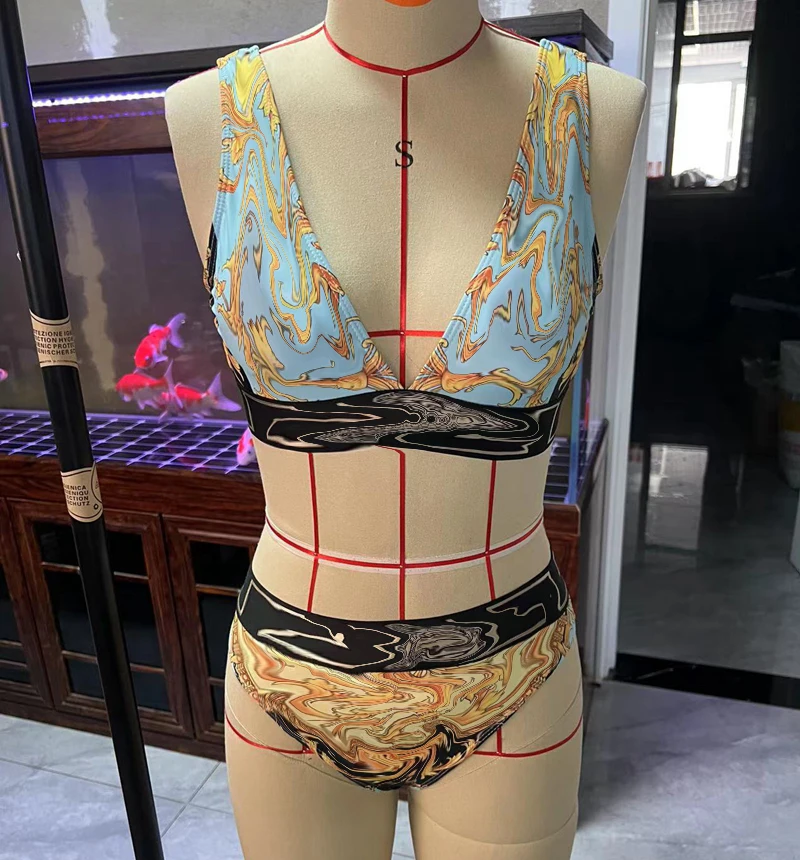 New European and American women's triangle print fashion bikini beach holiday surfing swimsuit
New European and American women's triangle print fashion bikini beach holiday surfing swimsuit
