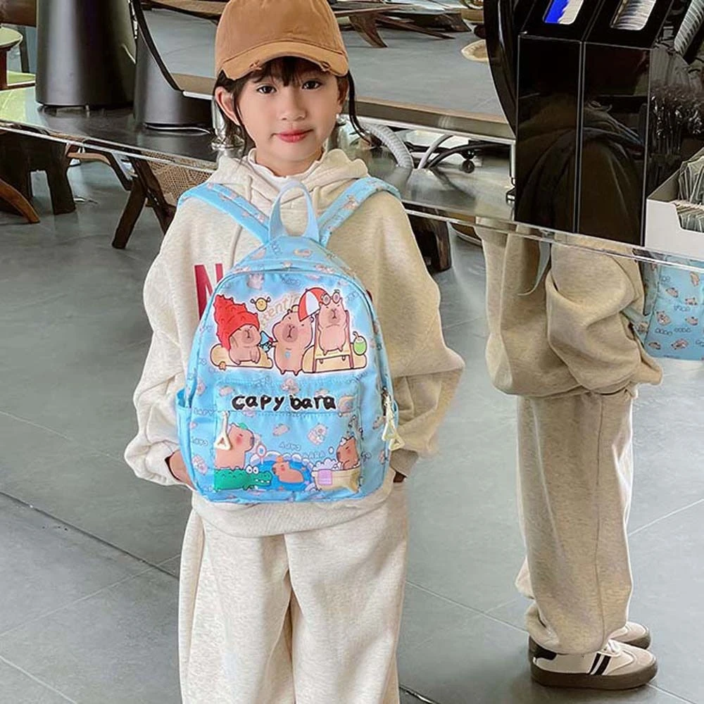 Утолщенный рюкзак с изображением капибары, нейлоновый, с широкими лямками, легкий, многофункциональный, большой вместимости, школьный ранец с мультяшным животным принтом
Утолщенный рюкзак с изображением капибары, нейлоновый, с широкими лямками, легкий, многофункциональный, большой вместимости, школьный ранец с мультяшным животным принтом