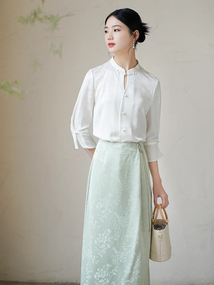 Элитный комплект из ацетатной ткани с вышивкой: топ и юбка. Новинка в китайском национальном стиле. Женский модный комплект. Чайный костюм. Осенняя новинка.
Элитный комплект из ацетатной ткани с вышивкой: топ и юбка. Новинка в китайском национальном стиле. Женский модный комплект. Чайный костюм. Осенняя новинка.