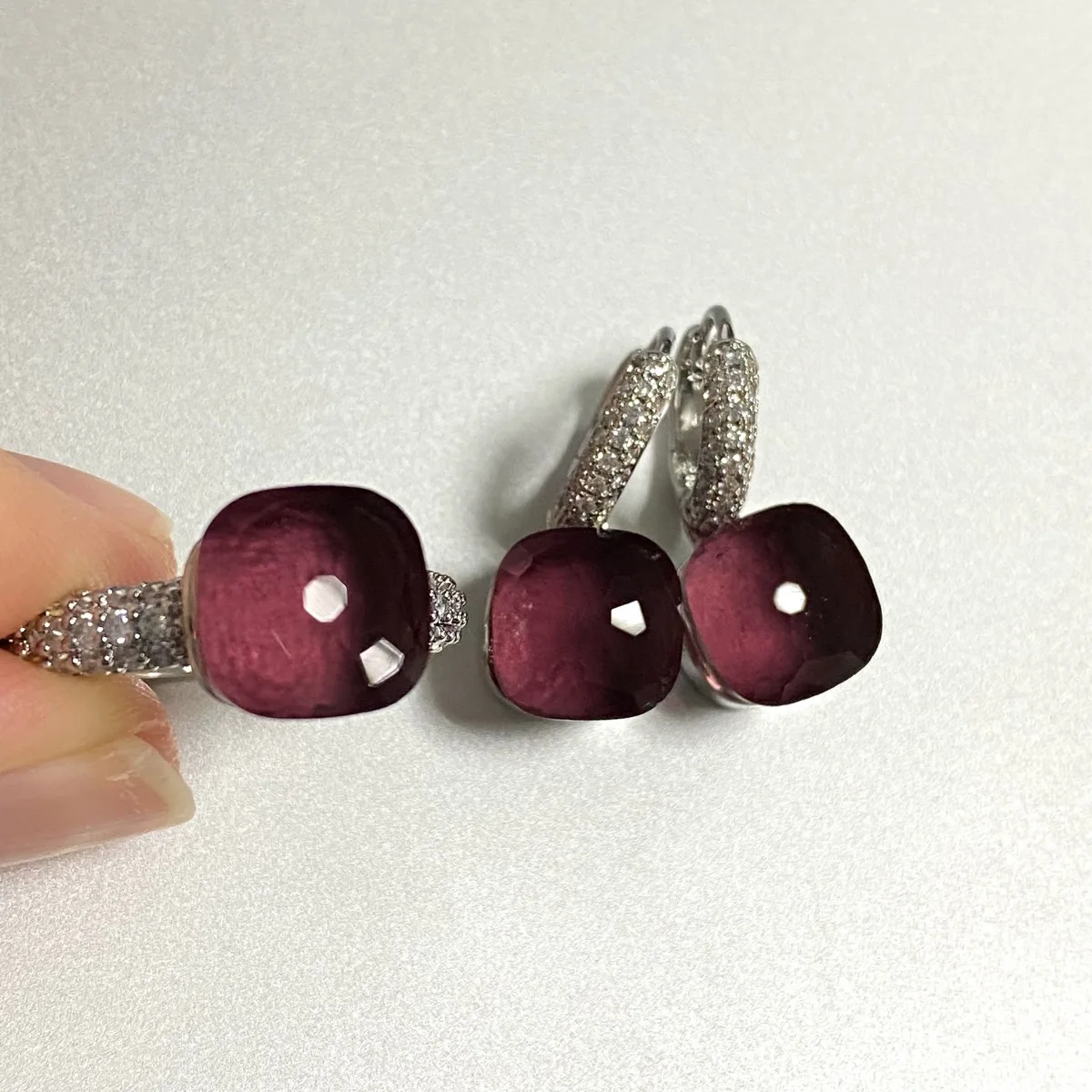 2Pcs/Set Women Ring Earrings Jewelry Set Inlay Zircon 30Colors Candy Crystal Jewelry Set Platinum Plated Fashion Jewelry Gift
2Pcs/Set Women Ring Earrings Jewelry Set Inlay Zircon 30Colors Candy Crystal Jewelry Set Platinum Plated Fashion Jewelry Gift