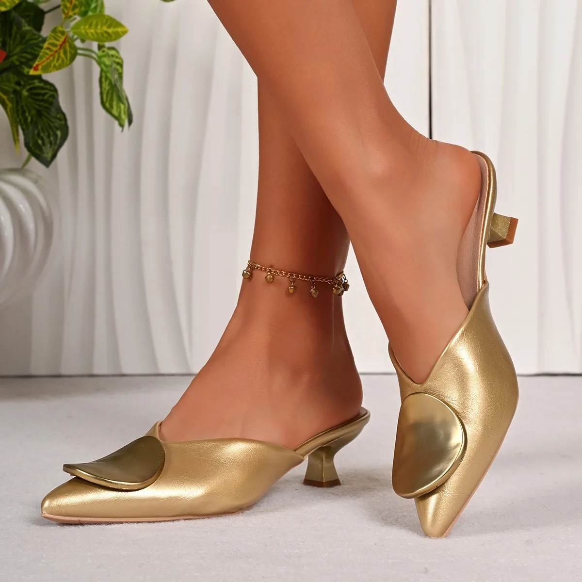 2026 New Metal Buckle Pointed Toe Slim Mid-Heel Open-Back Sandals for Women, Outdoor Mules, Half Slippers
2026 New Metal Buckle Pointed Toe Slim Mid-Heel Open-Back Sandals for Women, Outdoor Mules, Half Slippers