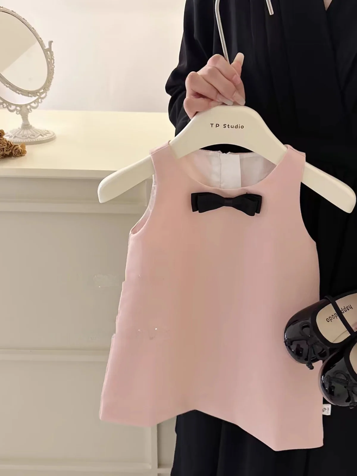 Модный корейский летний комплект для девочек 2025: новый жилет и повседневная спортивная одежда для дня рождения и отдыха
Модный корейский летний комплект для девочек 2025: новый жилет и повседневная спортивная одежда для дня рождения и отдыха