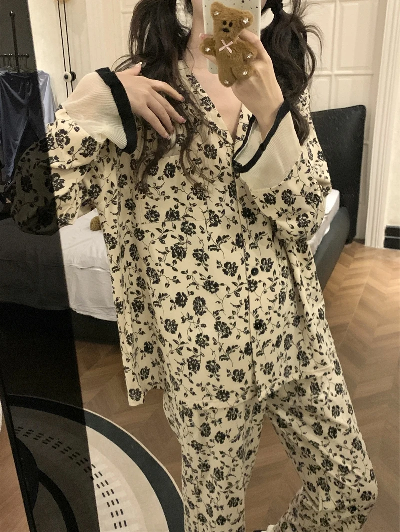 Elegant Vintage Floral Long Sleeve Women's Sleepwear Set Spring Autumn 2024 Trendy Sweet Home Clothes Comfortable Polyester
Elegant Vintage Floral Long Sleeve Women's Sleepwear Set Spring Autumn 2024 Trendy Sweet Home Clothes Comfortable Polyester