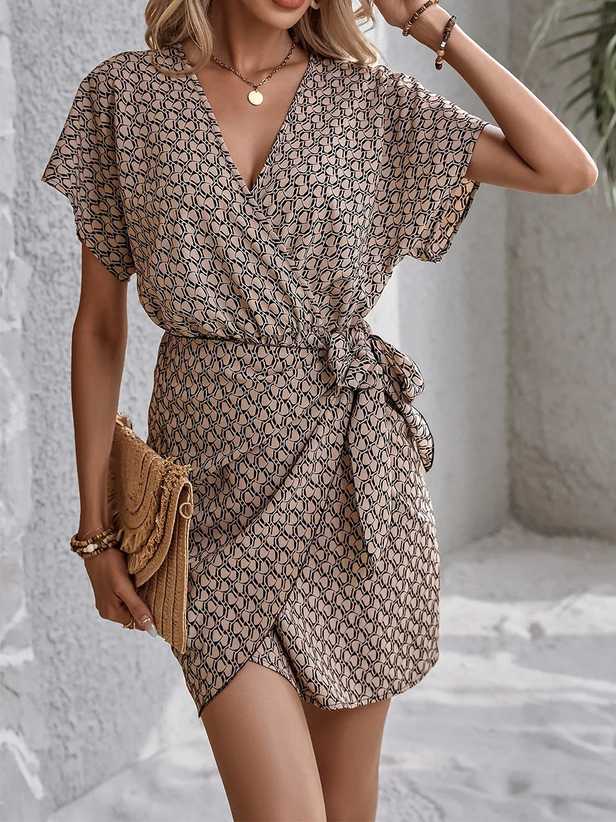 Women's midi dress with belted short sleeves and floral print
Women's midi dress with belted short sleeves and floral print