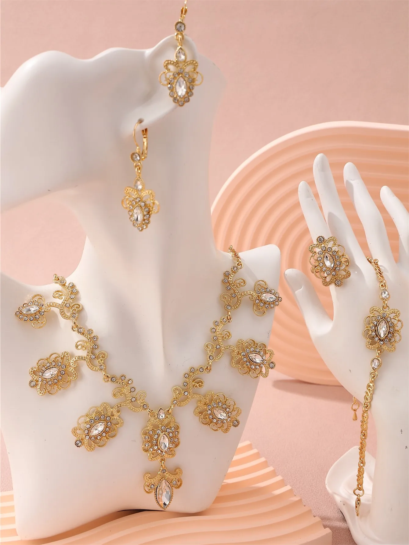 French Fashion Metal Carving Rhinestone Necklace Bracelet Earrings Ring Four Piece Jewelry Set
French Fashion Metal Carving Rhinestone Necklace Bracelet Earrings Ring Four Piece Jewelry Set