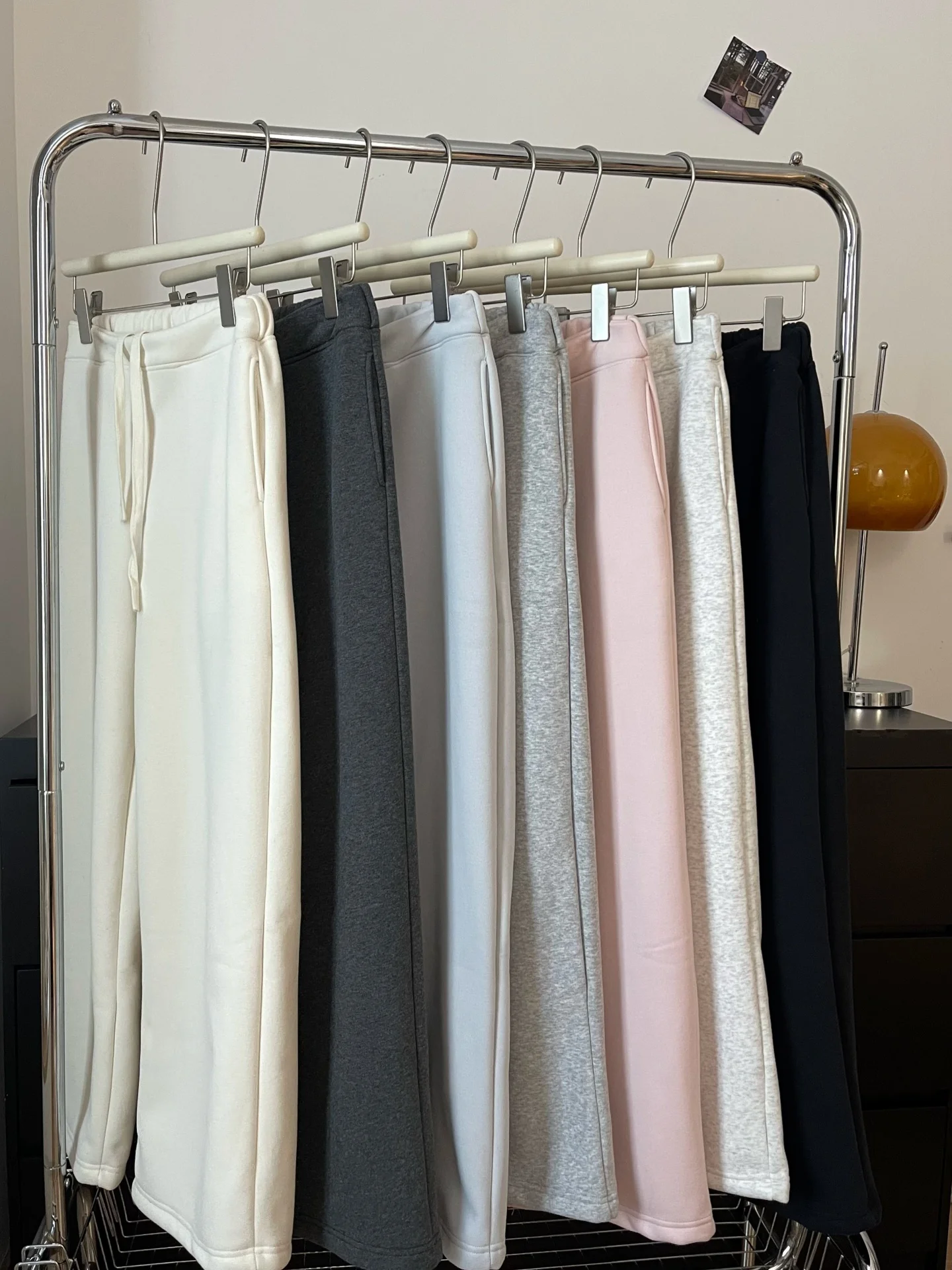 Thickened Fleece Wide Leg Sweatpants Korean Style Casual Pants Women's Autumn Fashion Straight Cut Trousers with Pocket
Thickened Fleece Wide Leg Sweatpants Korean Style Casual Pants Women's Autumn Fashion Straight Cut Trousers with Pocket