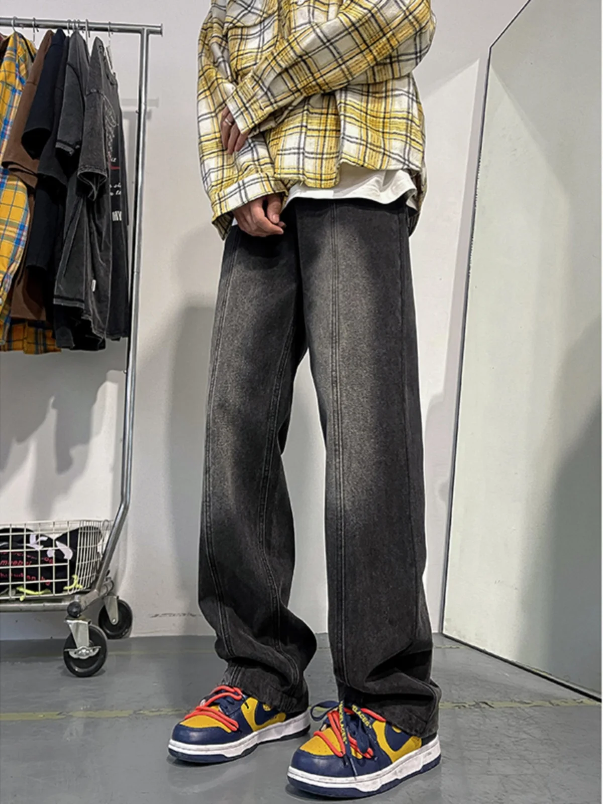 Мужские джинсы в американском стиле High Street Vibe, весенние свободные прямые брюки с широкими штанинами, модные винтажные брюки оверсайз
Мужские джинсы в американском стиле High Street Vibe, весенние свободные прямые брюки с широкими штанинами, модные винтажные брюки оверсайз