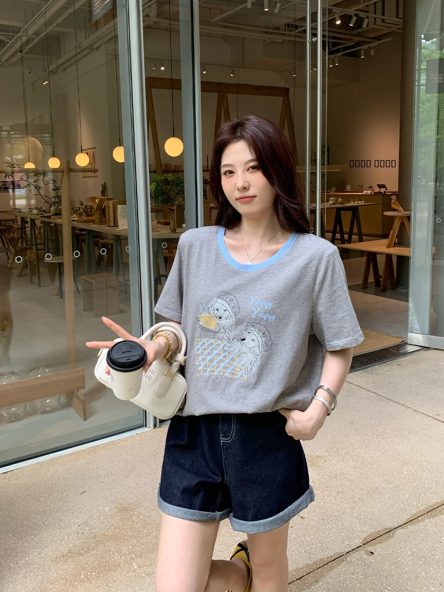 Летняя хлопковая футболка NAZ большого размера с вышивкой, свободного кроя, модный топ для женщин больших размеров
Летняя хлопковая футболка NAZ большого размера с вышивкой, свободного кроя, модный топ для женщин больших размеров