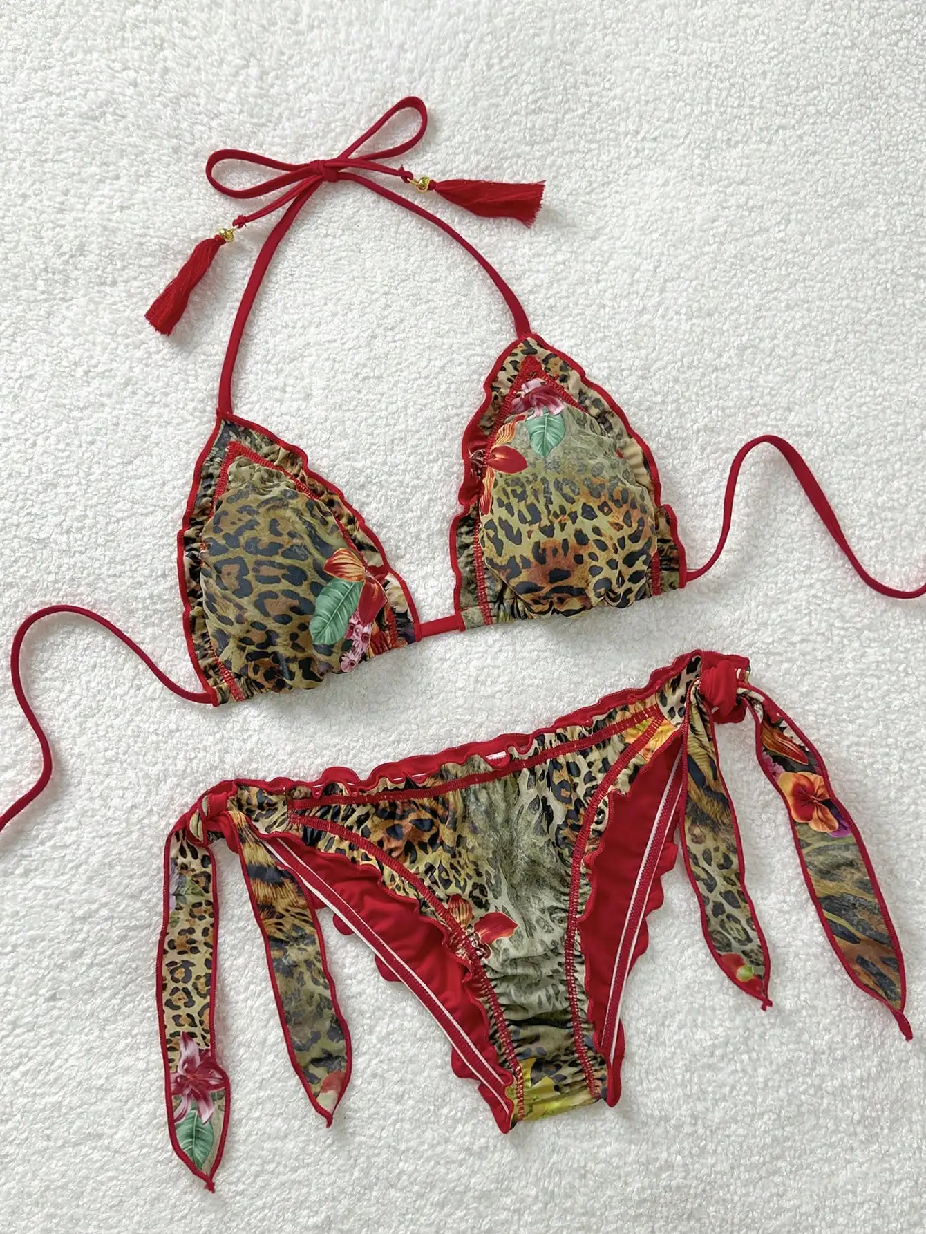 Vintage Leopard Floral Print Ruffle Tie-Up Halter Tasseled Beach Bikini Set
Vintage Leopard Floral Print Ruffle Tie-Up Halter Tasseled Beach Bikini Set