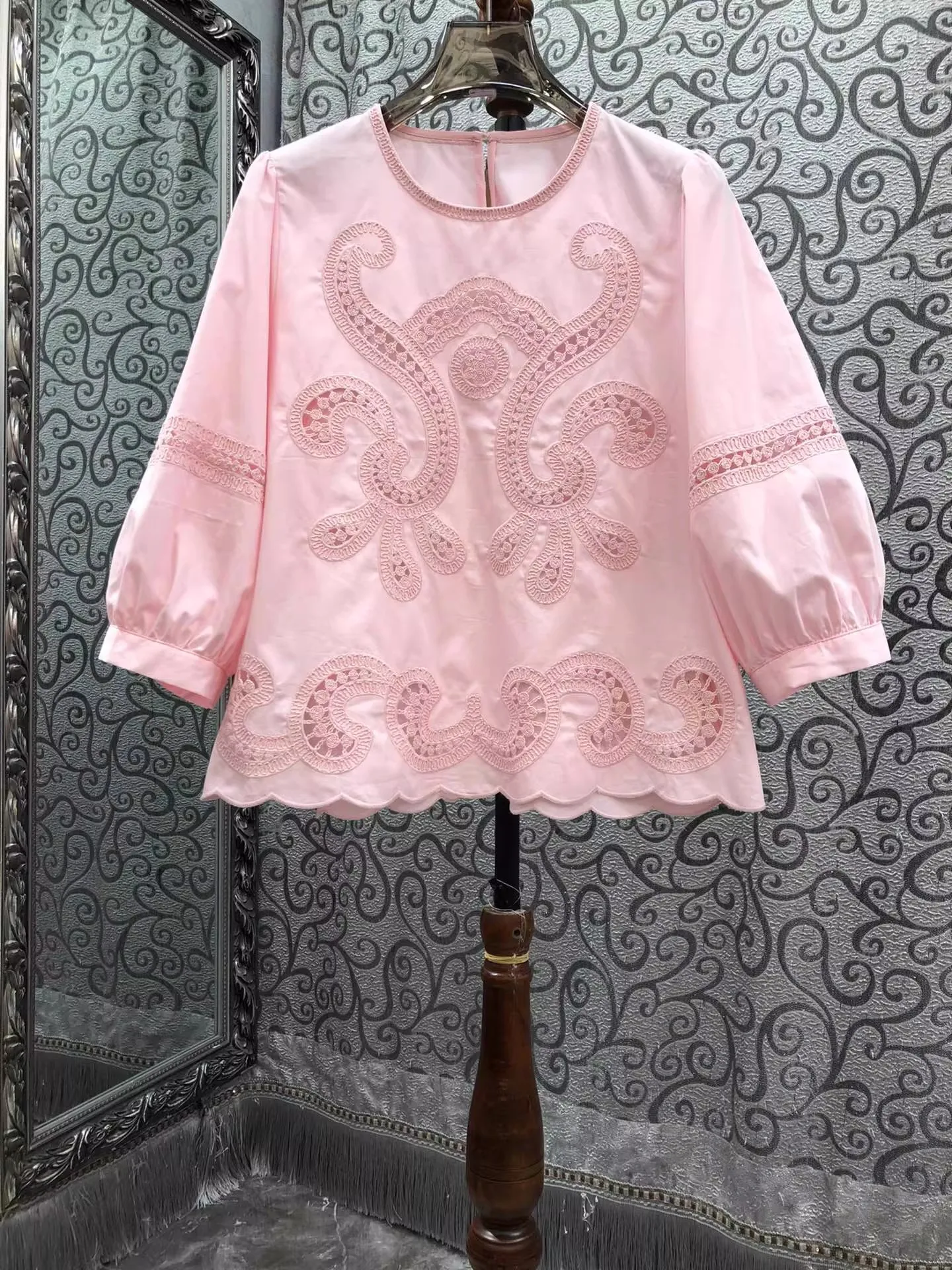 Блузка из 100% хлопка, рубашка 2026, весна-лето, модный стиль, женские повседневные белые розовые топы с вышивкой и рукавами 3/4, женские
Блузка из 100% хлопка, рубашка 2026, весна-лето, модный стиль, женские повседневные белые розовые топы с вышивкой и рукавами 3/4, женские