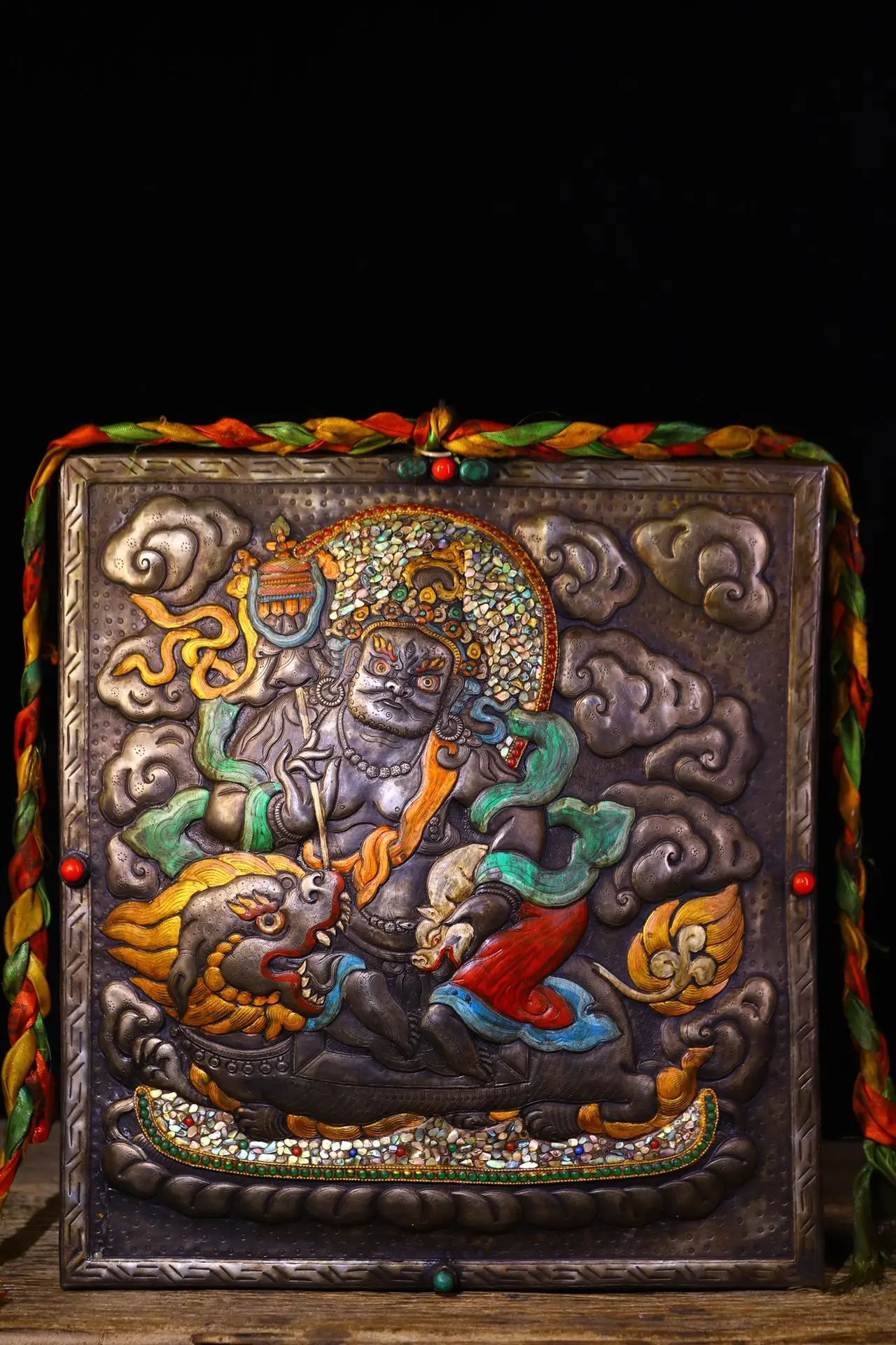 14"Tibetan Temple Collection Old Tiantie Mosaic Gem Painted Vaisravana Treasure King Sitting Buddha Thangka Wall hanging
14"Tibetan Temple Collection Old Tiantie Mosaic Gem Painted Vaisravana Treasure King Sitting Buddha Thangka Wall hanging