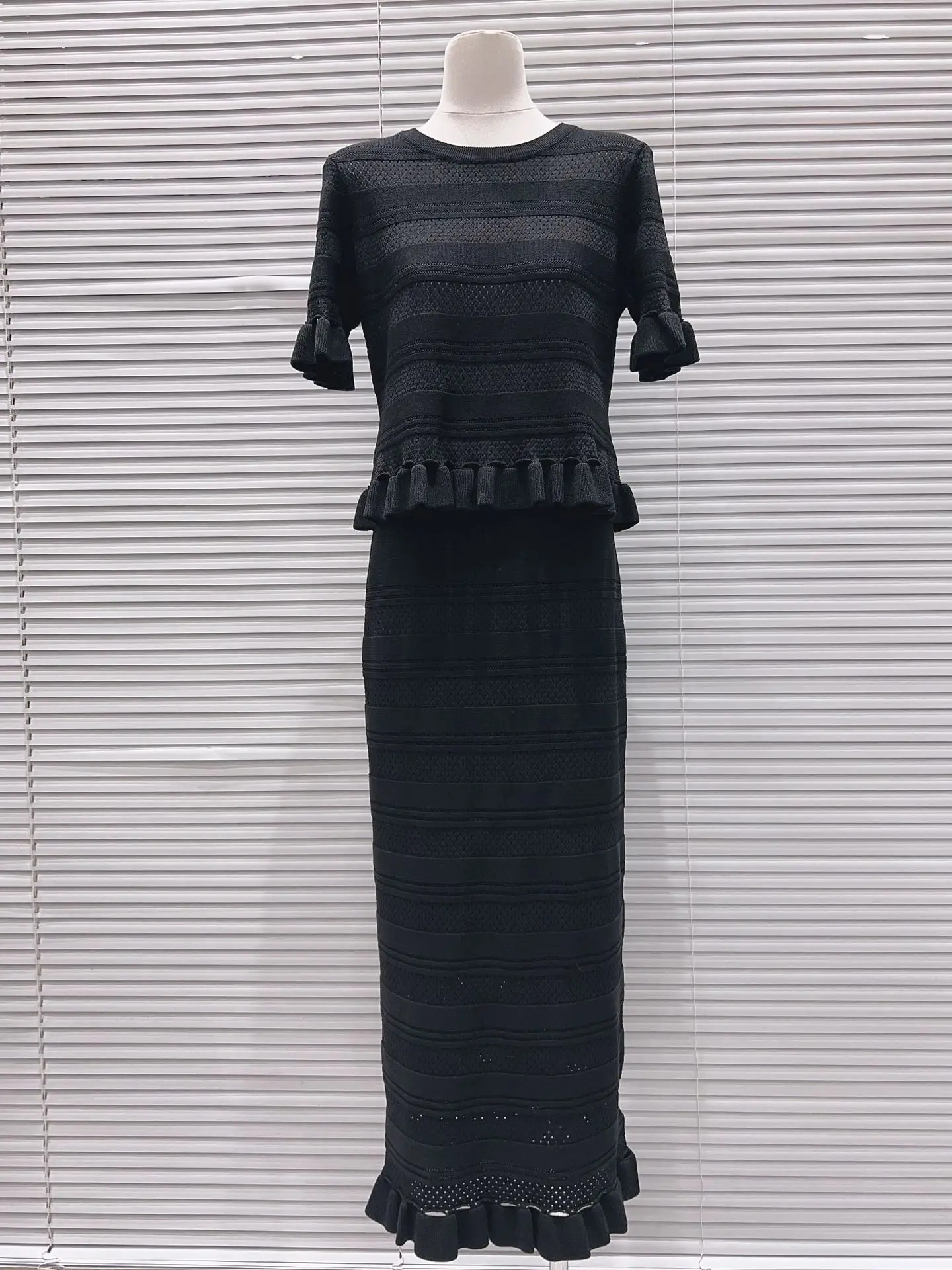 High-End Version Hollow out Wooden round Neck Short Sleeve Knitted Top And Half Skirt Set Fashionable European Design
High-End Version Hollow out Wooden round Neck Short Sleeve Knitted Top And Half Skirt Set Fashionable European Design