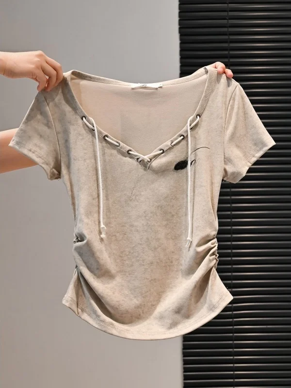 Outlet Store Tagless American Retro Short Sleeve T-Shirt Women's Gathered Print Belted Top Comfortable Fit Korean Style Summer
Outlet Store Tagless American Retro Short Sleeve T-Shirt Women's Gathered Print Belted Top Comfortable Fit Korean Style Summer