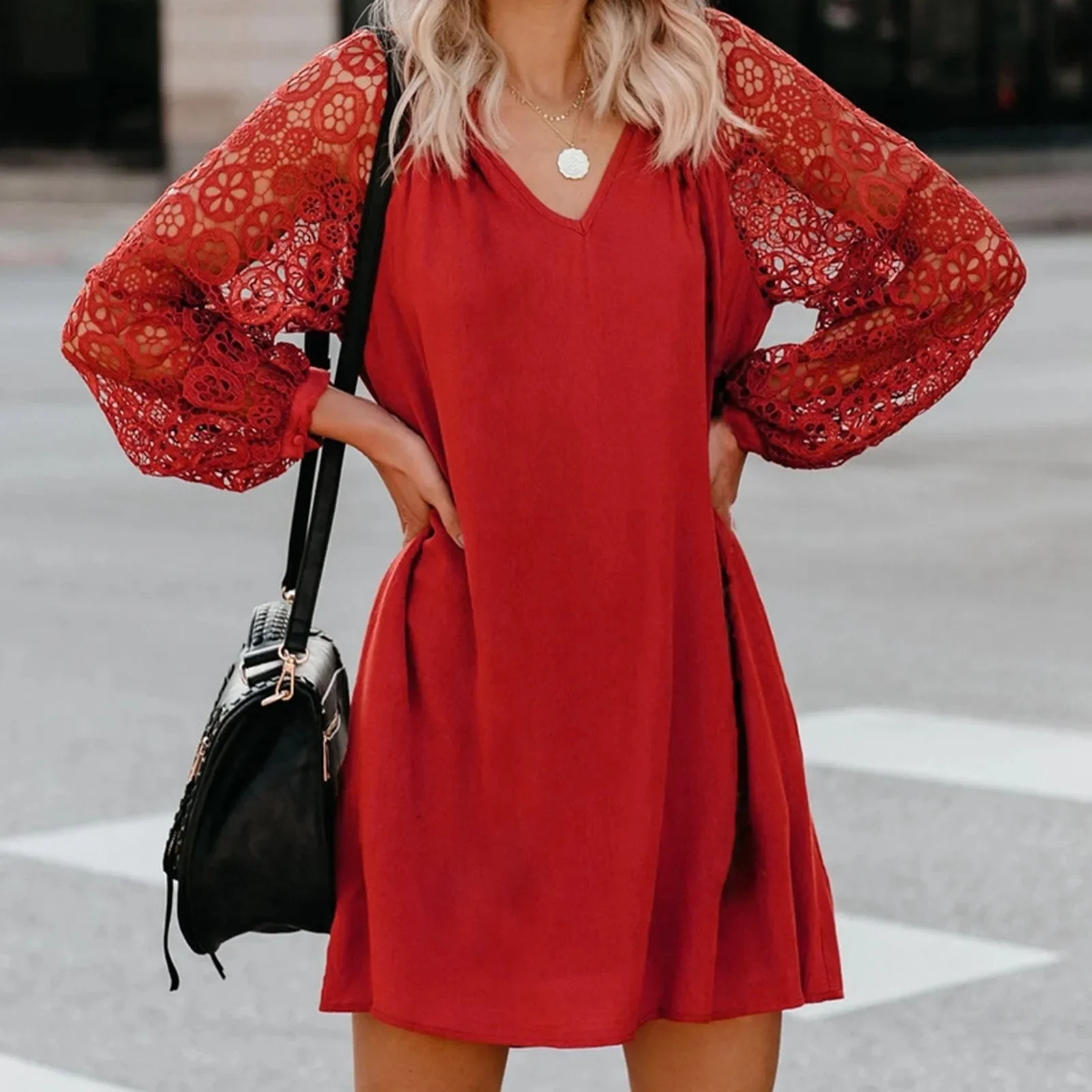 2024 New Spring and Summer Dress Women's Elegant Halter Lace Splicing Print Hollow V-neck Red Loose Casual Mini Dress Robe
2024 New Spring and Summer Dress Women's Elegant Halter Lace Splicing Print Hollow V-neck Red Loose Casual Mini Dress Robe