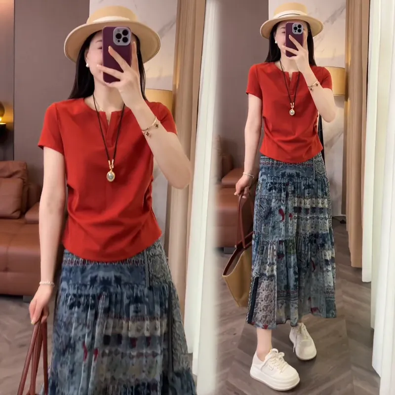 Fashionable Two-Piece Set Women's Summer 2026 Stylish Short Sleeve V-Neck T-Shirt Midi Skirt Elegant Quality Polyester Fiber
Fashionable Two-Piece Set Women's Summer 2026 Stylish Short Sleeve V-Neck T-Shirt Midi Skirt Elegant Quality Polyester Fiber