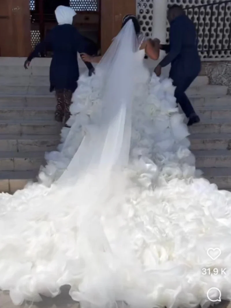 Movable ruffle edge pulls movable bride dress, outdoor, chiffon rock movable rock circular rock, train rock custom size
Movable ruffle edge pulls movable bride dress, outdoor, chiffon rock movable rock circular rock, train rock custom size