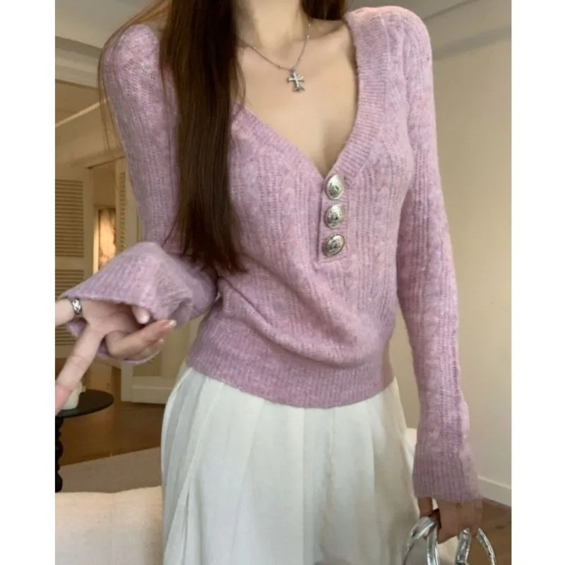 Свитер с длинными рукавами в корейском стиле для женщин, элегантный облегающий топ на весну и осень, новый дизайн.
Свитер с длинными рукавами в корейском стиле для женщин, элегантный облегающий топ на весну и осень, новый дизайн.