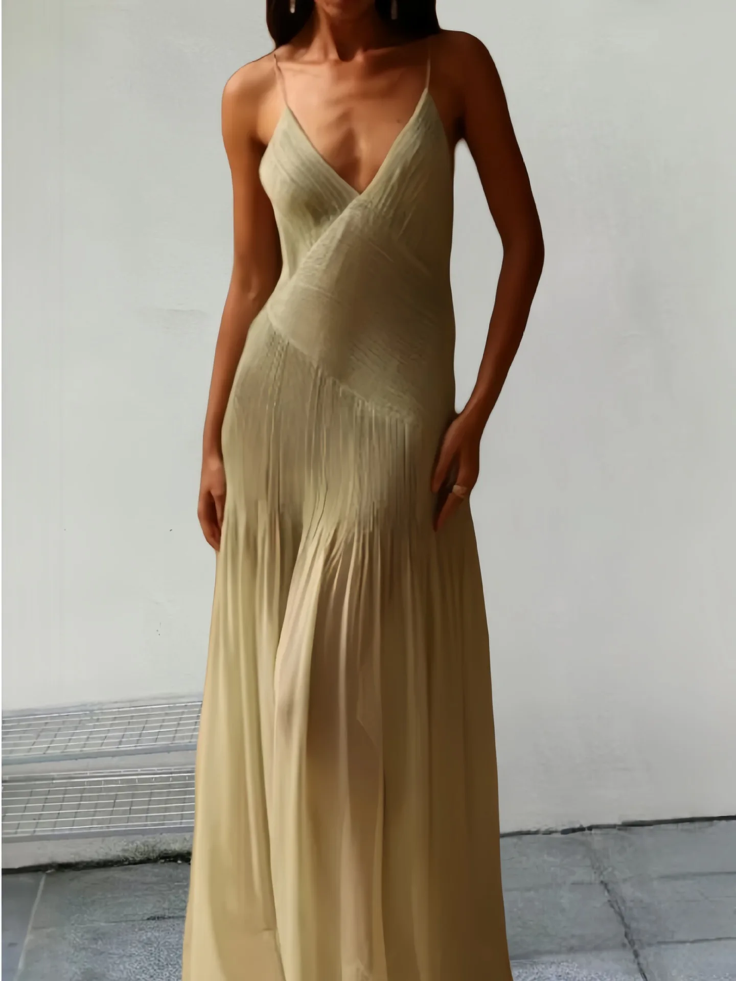 Elegant Chic Pleated Long Dress Women's Sexy Deep V Neck Suspender Backless Dress 2025 Summer New Fashion Vacation Evening Dress
Elegant Chic Pleated Long Dress Women's Sexy Deep V Neck Suspender Backless Dress 2025 Summer New Fashion Vacation Evening Dress