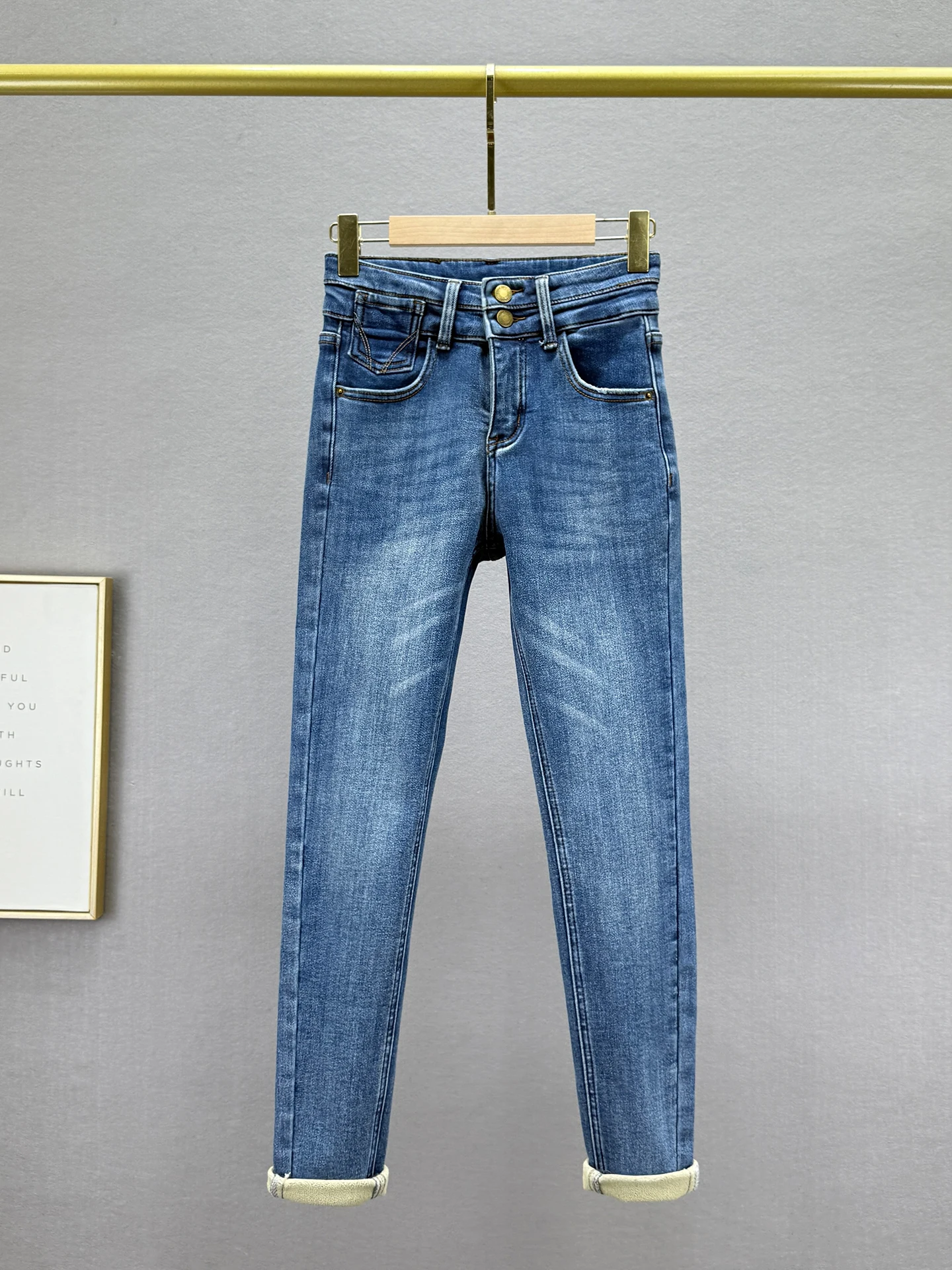 Женские джинсы-брюки с высокой талией, облегающие, винтажные, с флисовой подкладкой, зимняя коллекция, модные, с эластичными манжетами на щиколотках
Женские джинсы-брюки с высокой талией, облегающие, винтажные, с флисовой подкладкой, зимняя коллекция, модные, с эластичными манжетами на щиколотках