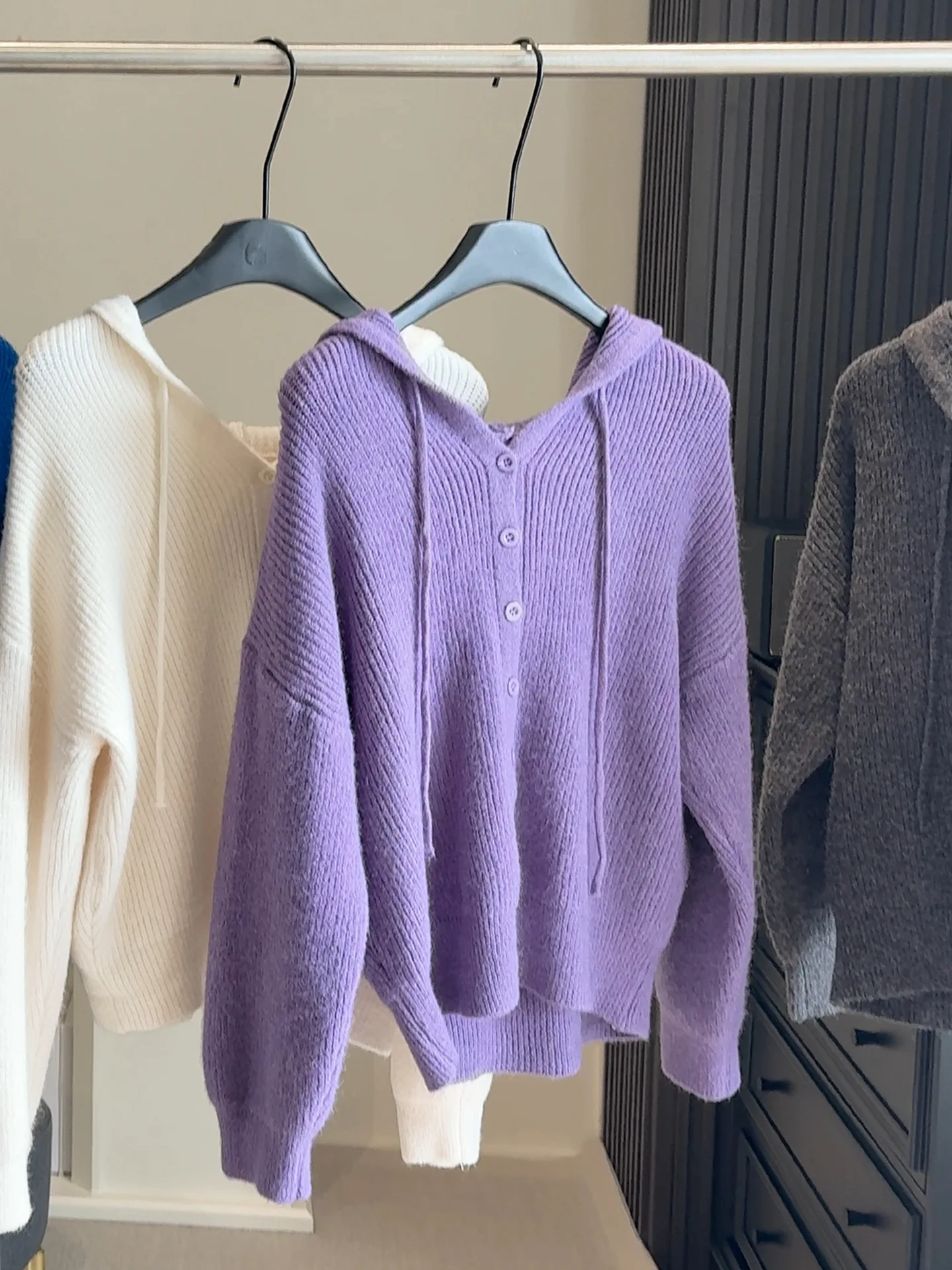 Korean Style Loose Hooded Cardigan for Women Autumn Winter New Solid Color Single Breasted Casual Sweater Lady Vintage Tops
Korean Style Loose Hooded Cardigan for Women Autumn Winter New Solid Color Single Breasted Casual Sweater Lady Vintage Tops