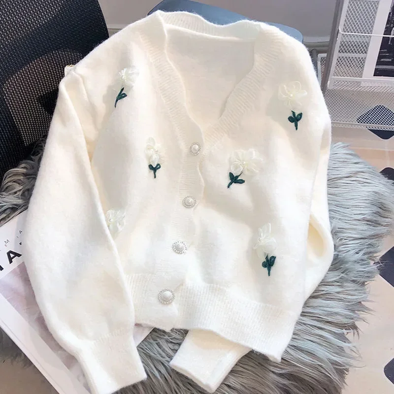 New Design 3D Flower Cardigan Woman Autumn Winter V-Neck Knitwear Women Sweet Soft Single-Breasted Knitted Sweater
New Design 3D Flower Cardigan Woman Autumn Winter V-Neck Knitwear Women Sweet Soft Single-Breasted Knitted Sweater