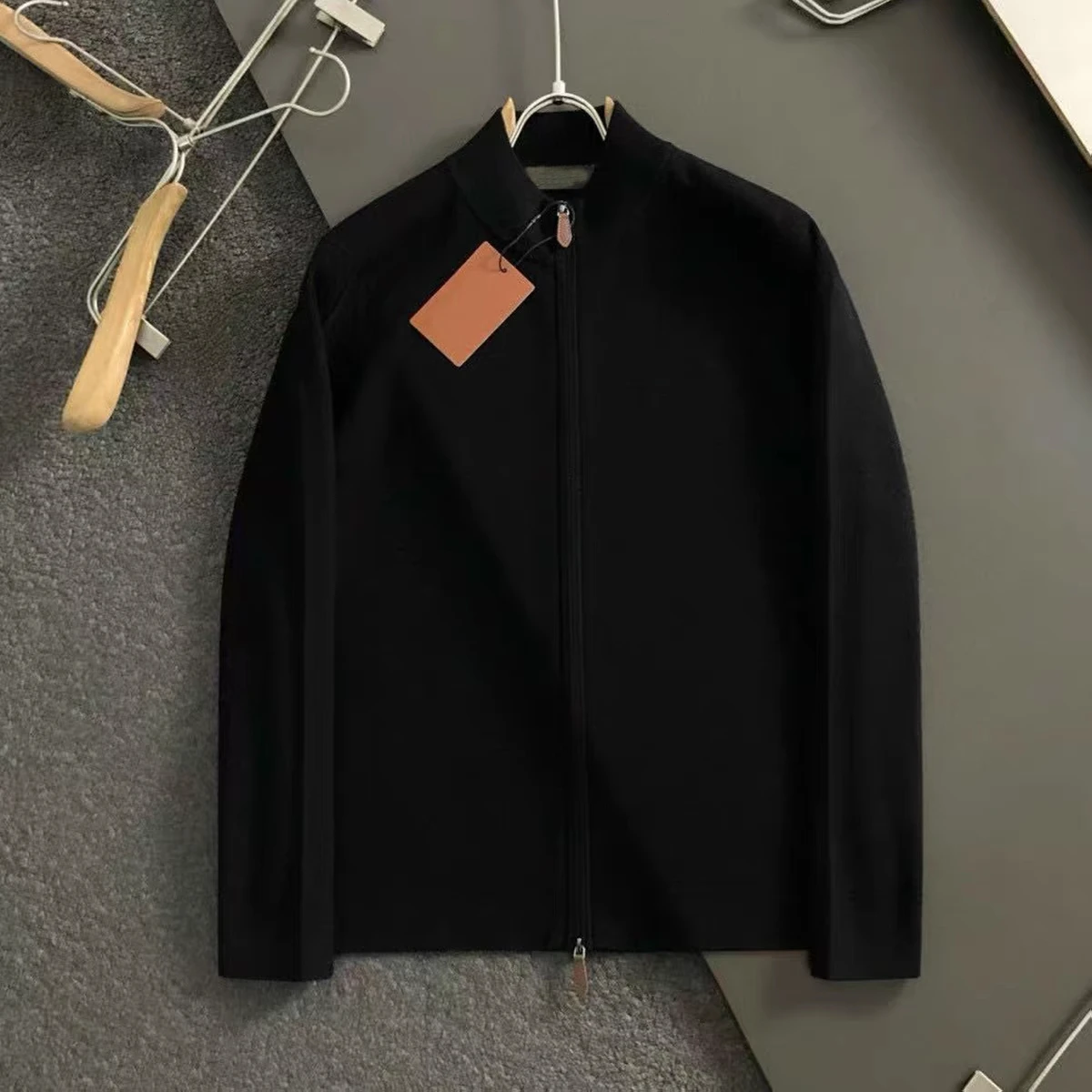 LP старый денежный стиль итальянский шерстяной жаккардовый мужской вязаный свитер с воротником-стойкой 
LP старый денежный стиль итальянский шерстяной жаккардовый мужской вязаный свитер с воротником-стойкой