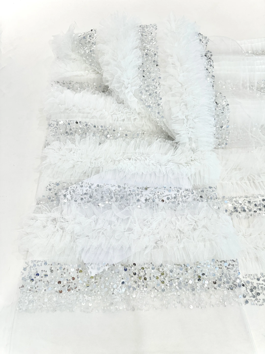 Белая африканская тюлевая сетчатая кружевная ткань высокого качества, нигерийская сетчатая кружевная ткань для женщин, праздничное свадебное платье
Белая африканская тюлевая сетчатая кружевная ткань высокого качества, нигерийская сетчатая кружевная ткань для женщин, праздничное свадебное платье