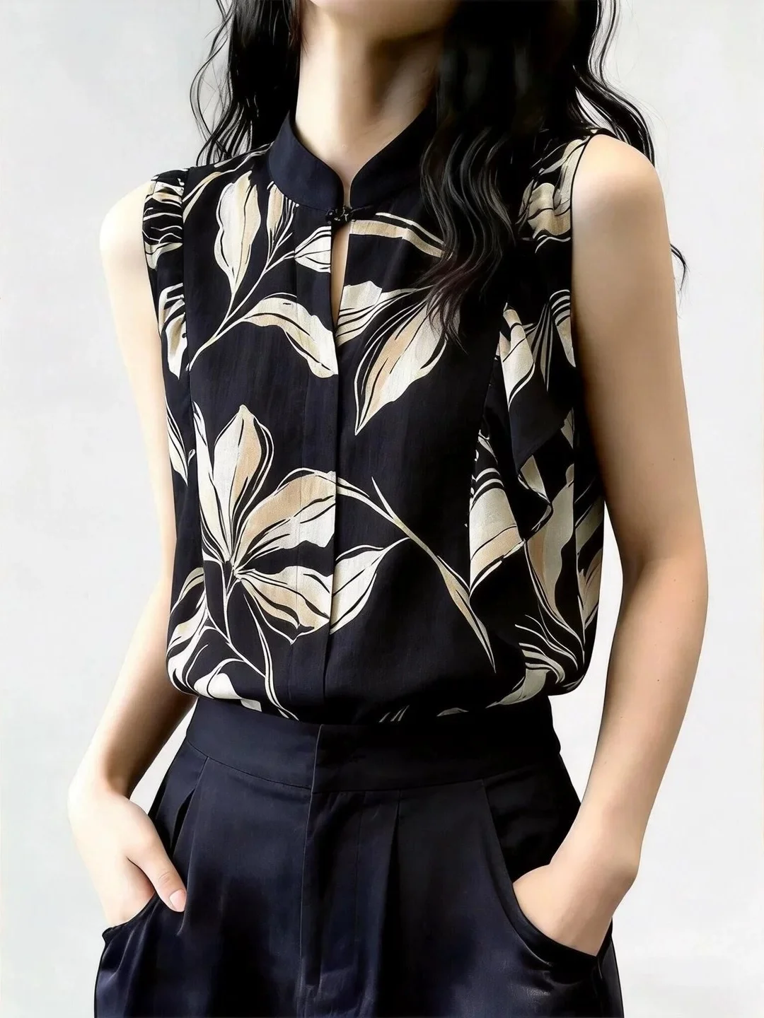 Elegant Ageless Floral Print Sleeveless Vest Versatile Summer High End Women's Fashion Top Straight Cut Chinese Style
Elegant Ageless Floral Print Sleeveless Vest Versatile Summer High End Women's Fashion Top Straight Cut Chinese Style