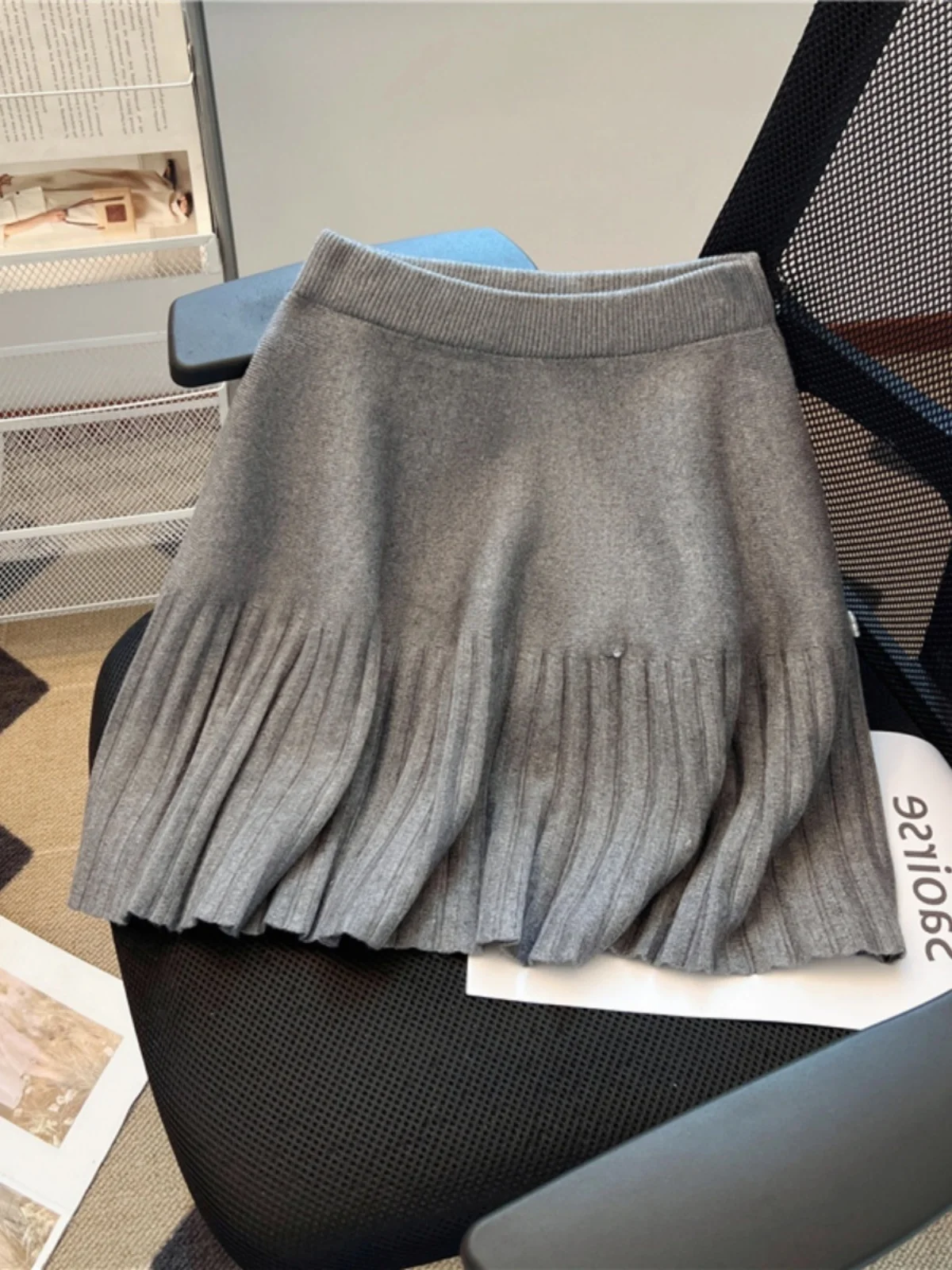 Heavy Embellished Knitted High Waist A-Line Skirt Women's Autumn Slimming Pleated Skirt Fashionable Elegant Style
Heavy Embellished Knitted High Waist A-Line Skirt Women's Autumn Slimming Pleated Skirt Fashionable Elegant Style