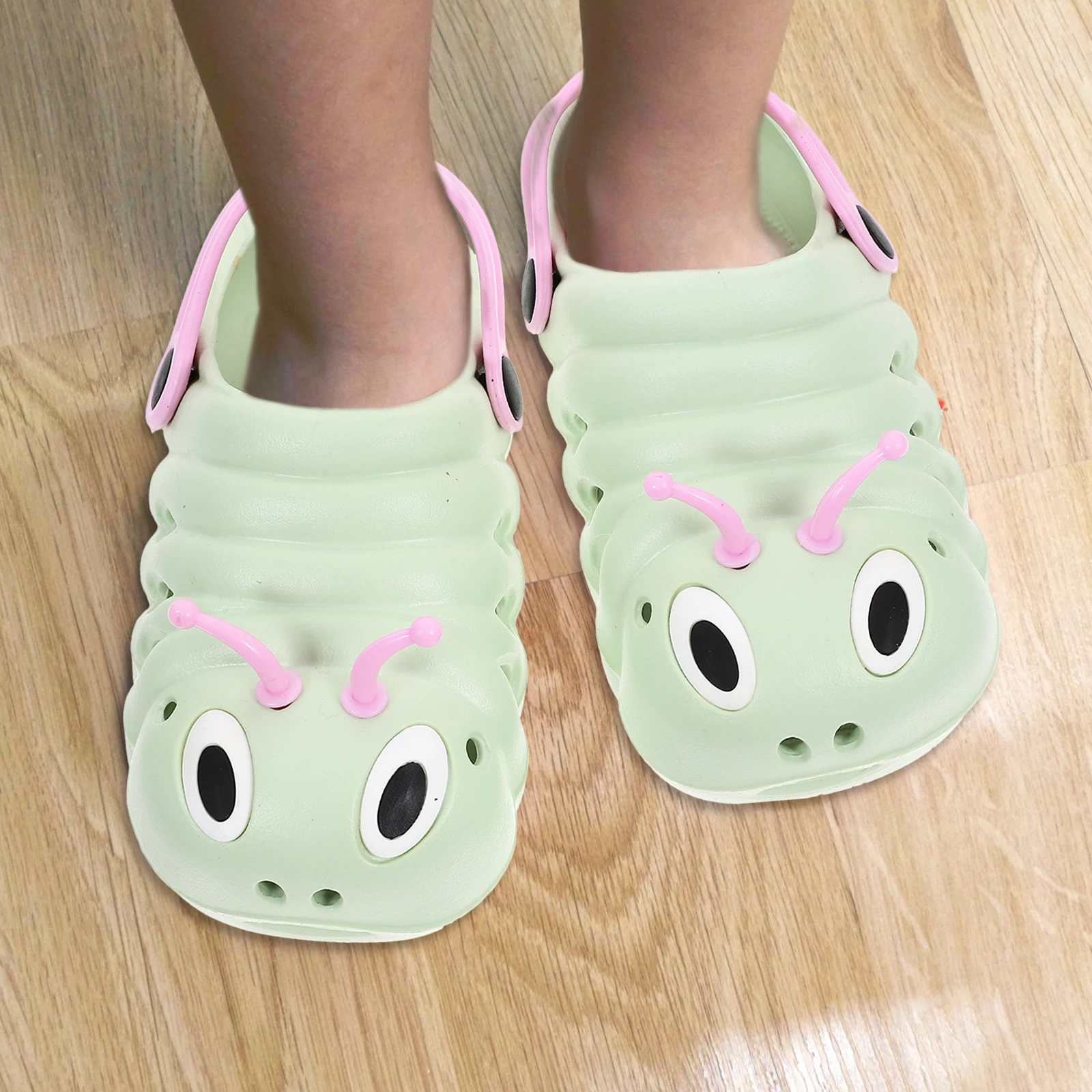 Slippers for Kids Boys Girls Beach Sandal Lightweight Comfortable Daily Wear Superior Material Easy to Wear Summer Child Sandals
Slippers for Kids Boys Girls Beach Sandal Lightweight Comfortable Daily Wear Superior Material Easy to Wear Summer Child Sandals