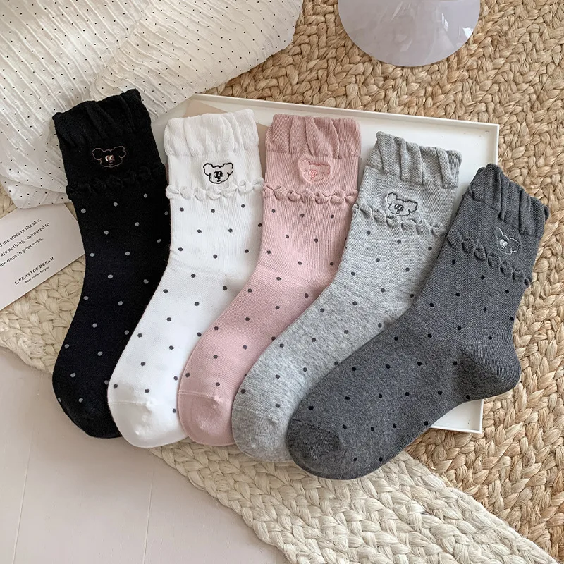 Носки с вышитым медведем, женские осенне-зимние новые милые средние носки-трубы с героями мультфильмов, японские хлопковые длинные носки в горошек в стиле каваи
Носки с вышитым медведем, женские осенне-зимние новые милые средние носки-трубы с героями мультфильмов, японские хлопковые длинные носки в горошек в стиле каваи