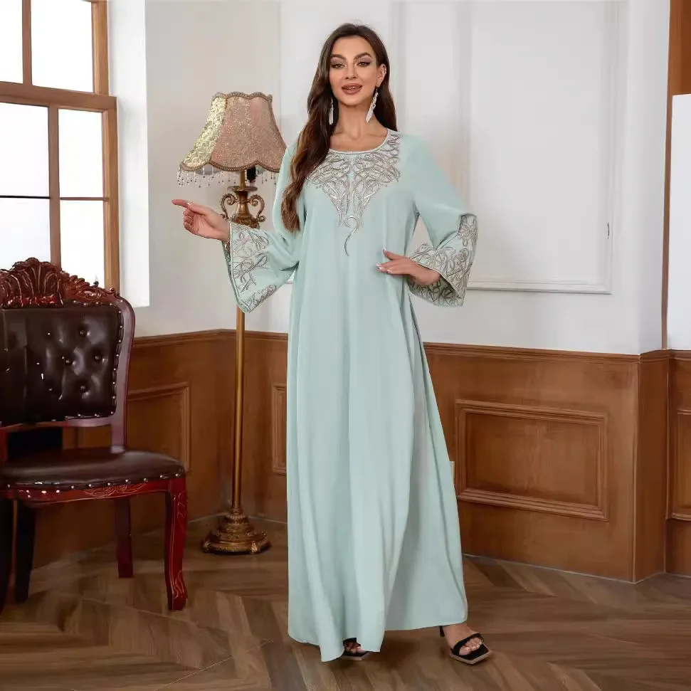 In 2025, Middle Eastern Muslim women's abaya. It is a fashionable, simple yet high-end embroidered dress from Dubai, Arabia.
In 2025, Middle Eastern Muslim women's abaya. It is a fashionable, simple yet high-end embroidered dress from Dubai, Arabia.