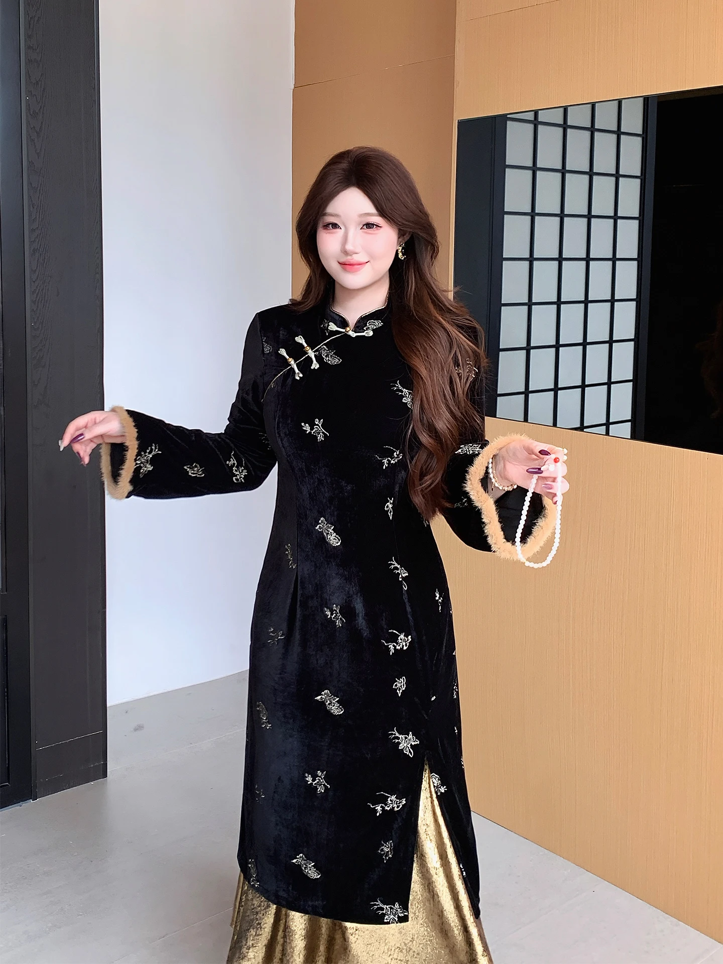 Новое китайское бархатное платье больших размеров с вышивкой, высокой талией, длинными рукавами, асимметричным подолом и молнией сзади.
Новое китайское бархатное платье больших размеров с вышивкой, высокой талией, длинными рукавами, асимметричным подолом и молнией сзади.