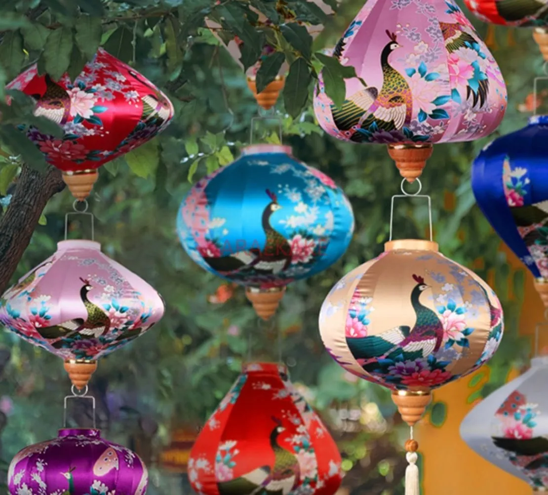 1pcs New lantern decoration creative balcony Chinese outdoor antique style peacock lantern Chinese style decoration
1pcs New lantern decoration creative balcony Chinese outdoor antique style peacock lantern Chinese style decoration