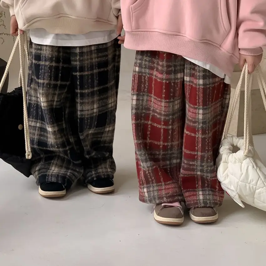 Plush pants 2023 winter boys and girls Korean version woolen plaid straight leg pants for children's casual wide leg plaid pants
Plush pants 2023 winter boys and girls Korean version woolen plaid straight leg pants for children's casual wide leg plaid pants
