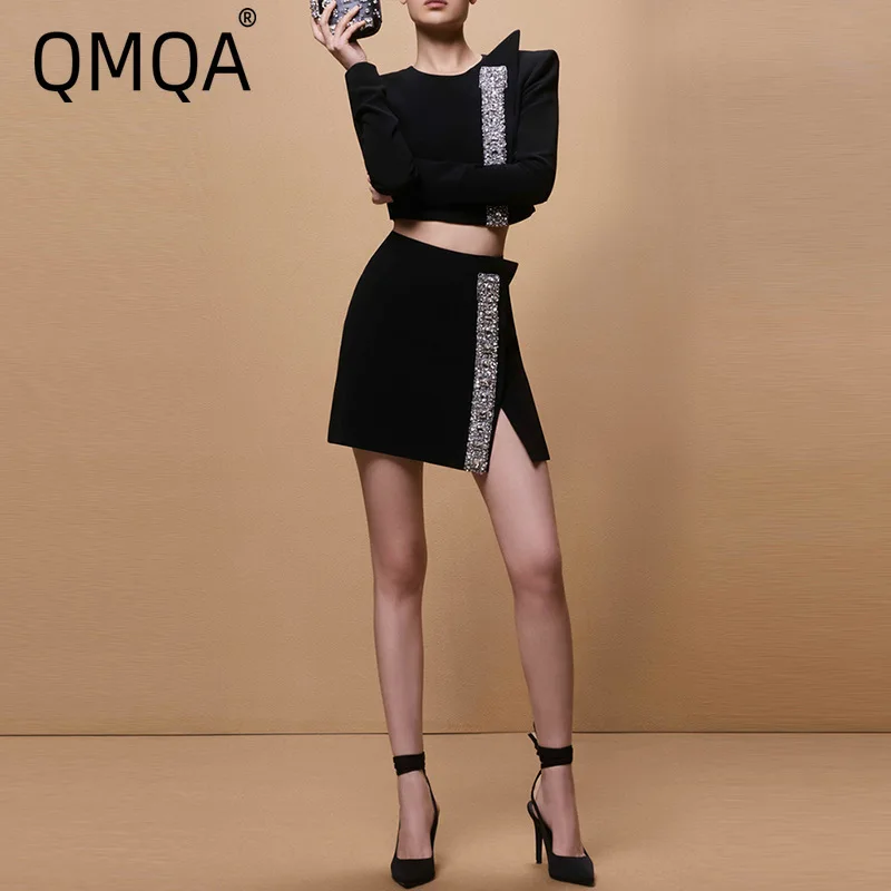QMQA Fashion Women's Diamonds 2 Pcs Set O-neck Long Sleeve Dissymmetry Short Coat High Waist Skirt Sets 2025 Female New 1A740
QMQA Fashion Women's Diamonds 2 Pcs Set O-neck Long Sleeve Dissymmetry Short Coat High Waist Skirt Sets 2025 Female New 1A740