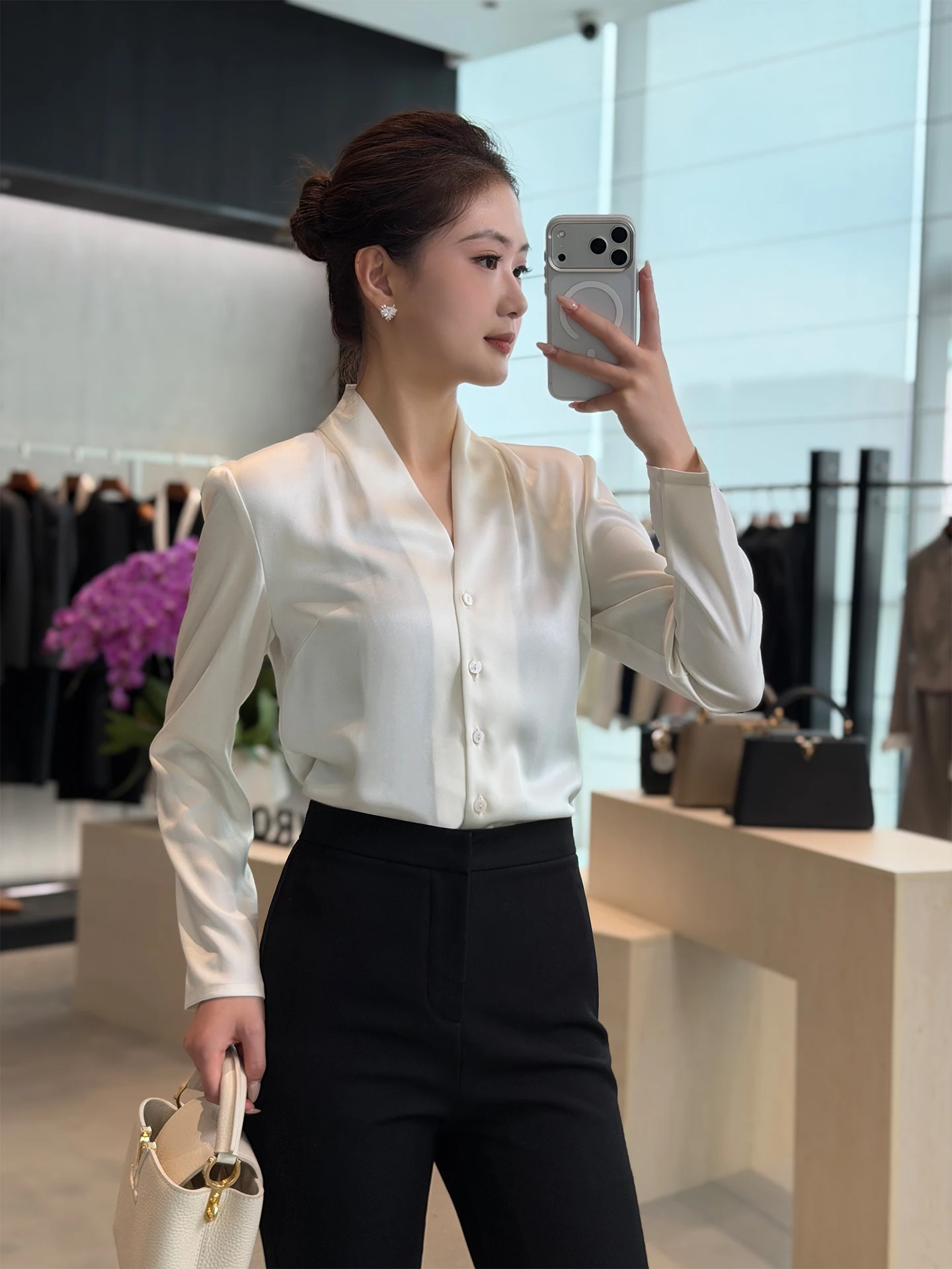 Elegant Long Sleeve Women's Shirt Commute Professional Style Acetate Fiber Slim Fit V-Neck Chinese Production Ladies Premium ...
Elegant Long Sleeve Women's Shirt Commute Professional Style Acetate Fiber Slim Fit V-Neck Chinese Production Ladies Premium ...