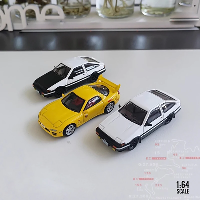 Литой под давлением масштаб 1:64 AE86 RX-7, имитация сплава, модель автомобиля, статический дисплей, Коллекционная игрушка, подарок, сувенир, украшение, орнамент
Литой под давлением масштаб 1:64 AE86 RX-7, имитация сплава, модель автомобиля, статический дисплей, Коллекционная игрушка, подарок, сувенир, украшение, орнамент