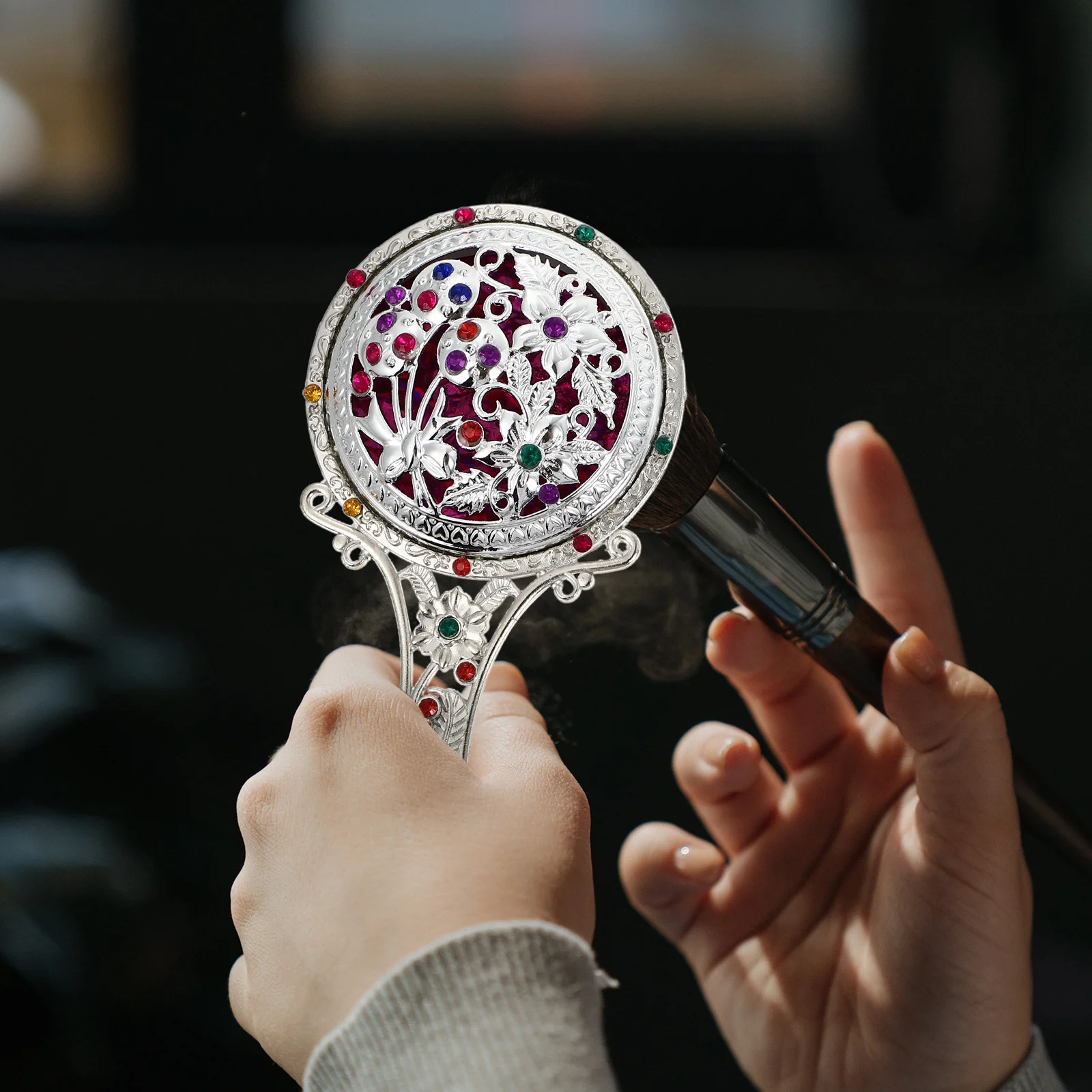 1Set Handheld Portable Foldable Retro Makeup Mirror Compact Mini Vanity Mirror Alloy Durable Lightweight Perfect Travel
1Set Handheld Portable Foldable Retro Makeup Mirror Compact Mini Vanity Mirror Alloy Durable Lightweight Perfect Travel