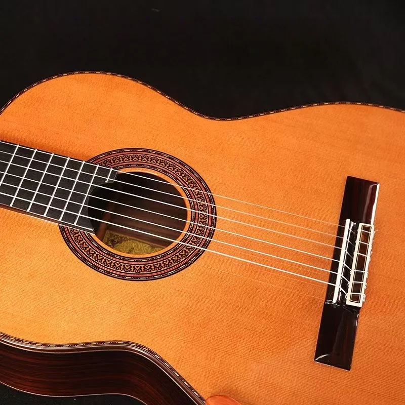 Professional Gekae K-1603 Classic Guitar High Quality All Solid With Armrest And Hard Case Ebony Fingerboard
Professional Gekae K-1603 Classic Guitar High Quality All Solid With Armrest And Hard Case Ebony Fingerboard