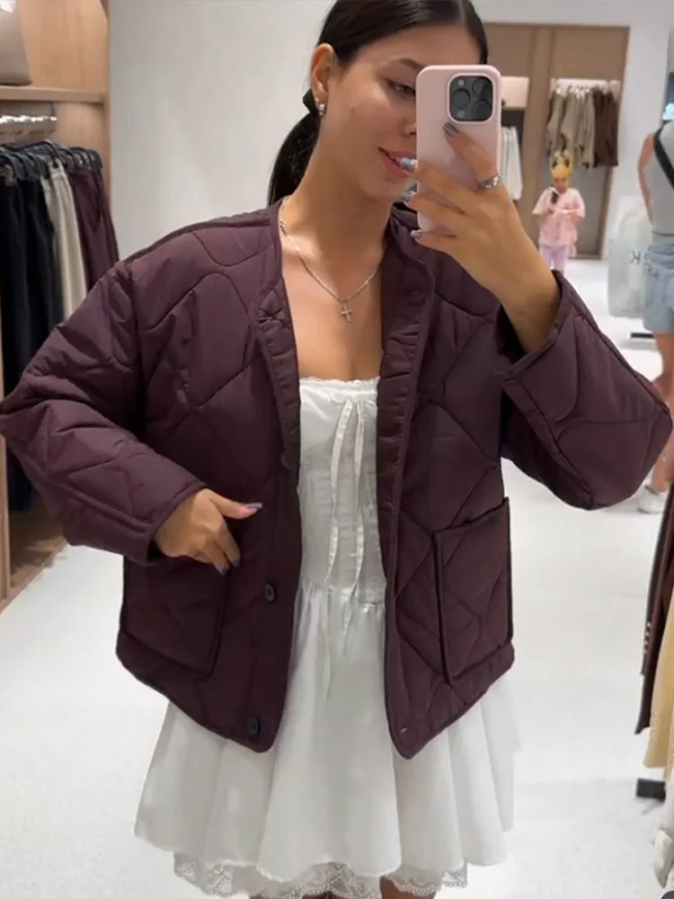 Quilted Thin Short Jacket Women O-neck Full Sleeve Button Front Patch Pockets Cotton Coat Autumn 2025 Elegant Commute Wear
Quilted Thin Short Jacket Women O-neck Full Sleeve Button Front Patch Pockets Cotton Coat Autumn 2025 Elegant Commute Wear
