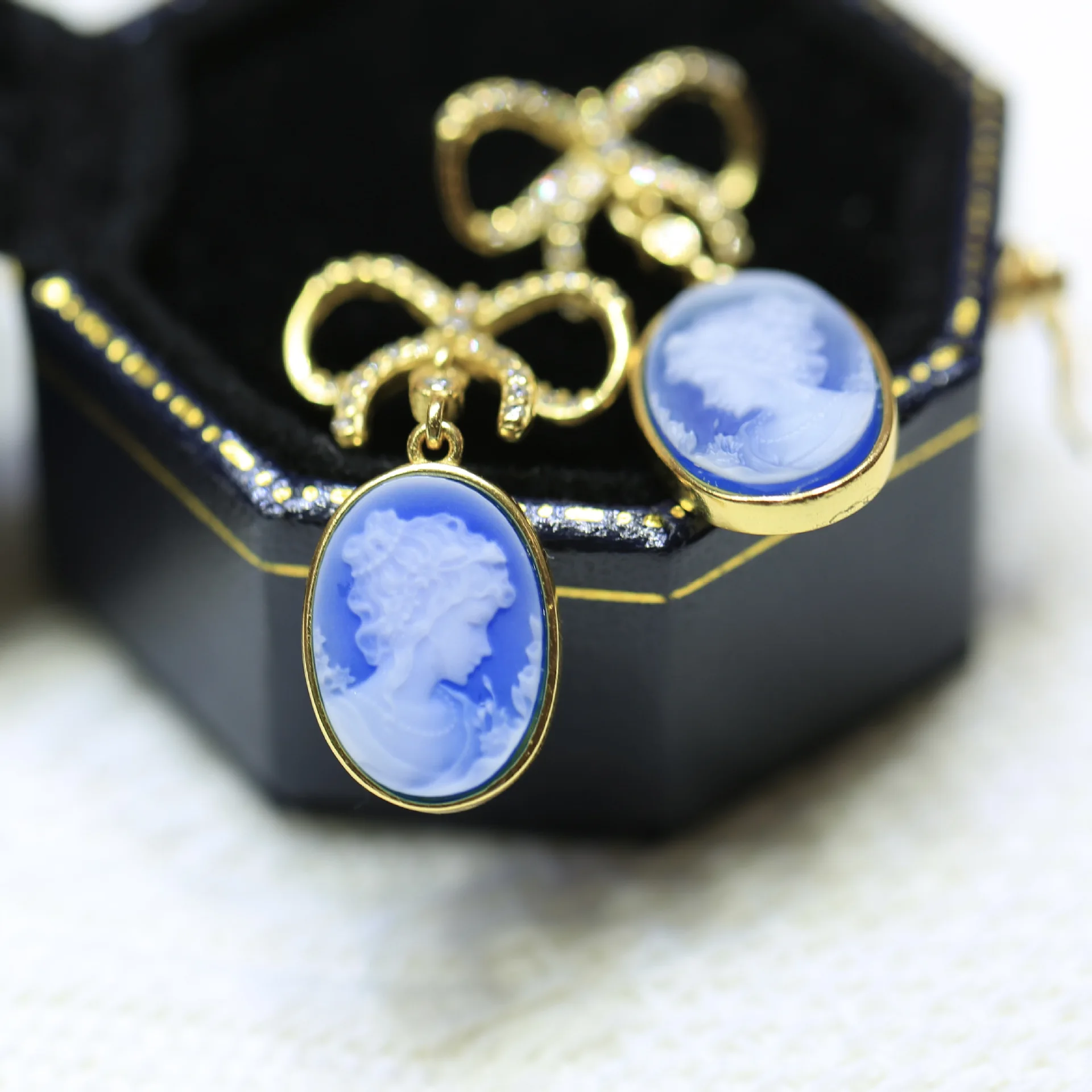 925 Sterling Silver Blue Agate Cameo Bowknot Dangle Earrings Vintage Jewelry for Women
925 Sterling Silver Blue Agate Cameo Bowknot Dangle Earrings Vintage Jewelry for Women