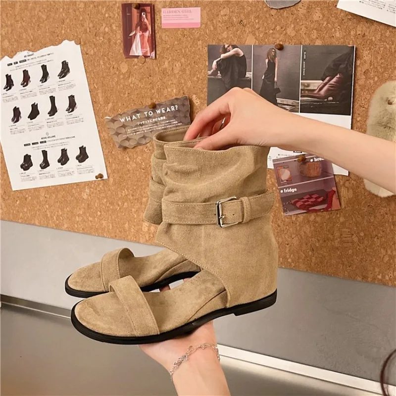 French Niche High Wedge Cool Boots for Women 2026 New One-line Strap Versatile Roman Sandals
French Niche High Wedge Cool Boots for Women 2026 New One-line Strap Versatile Roman Sandals
