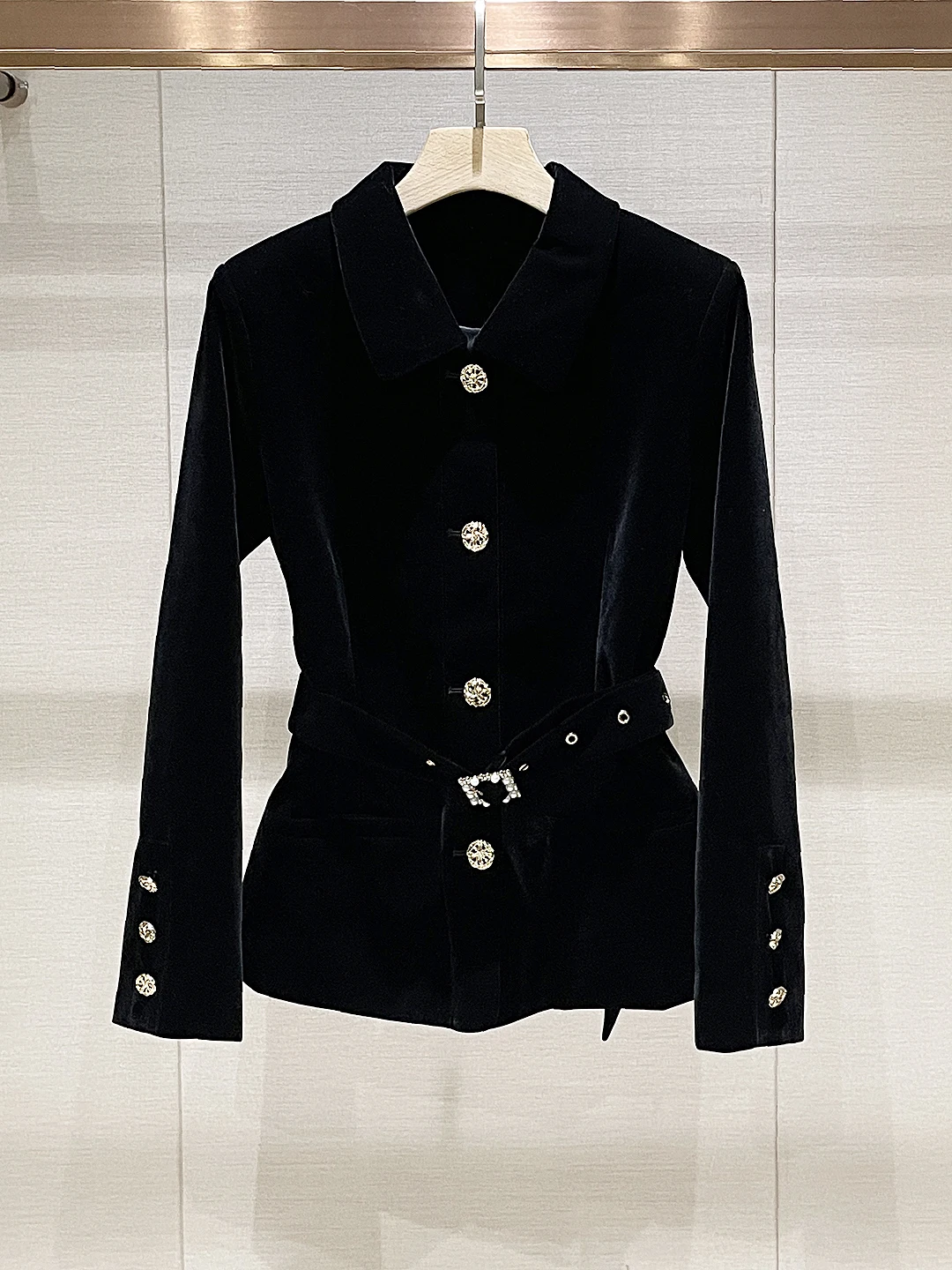 Slim Fit Velvet Jaet with Waist-Cinching Design Long Sve Turn-down Collar Single Button Closure Bla Women's Top
Slim Fit Velvet Jaet with Waist-Cinching Design Long Sve Turn-down Collar Single Button Closure Bla Women's Top