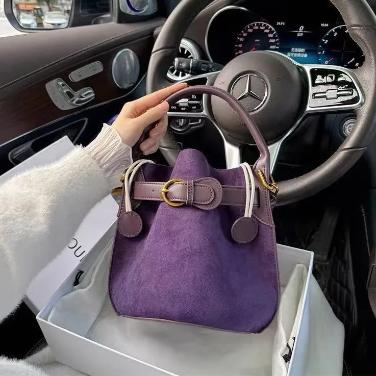 High-end Purple Velvet Bucket Bag for Women 2025 Spring Commuter Single Shoulder Crossbody Bag
High-end Purple Velvet Bucket Bag for Women 2025 Spring Commuter Single Shoulder Crossbody Bag