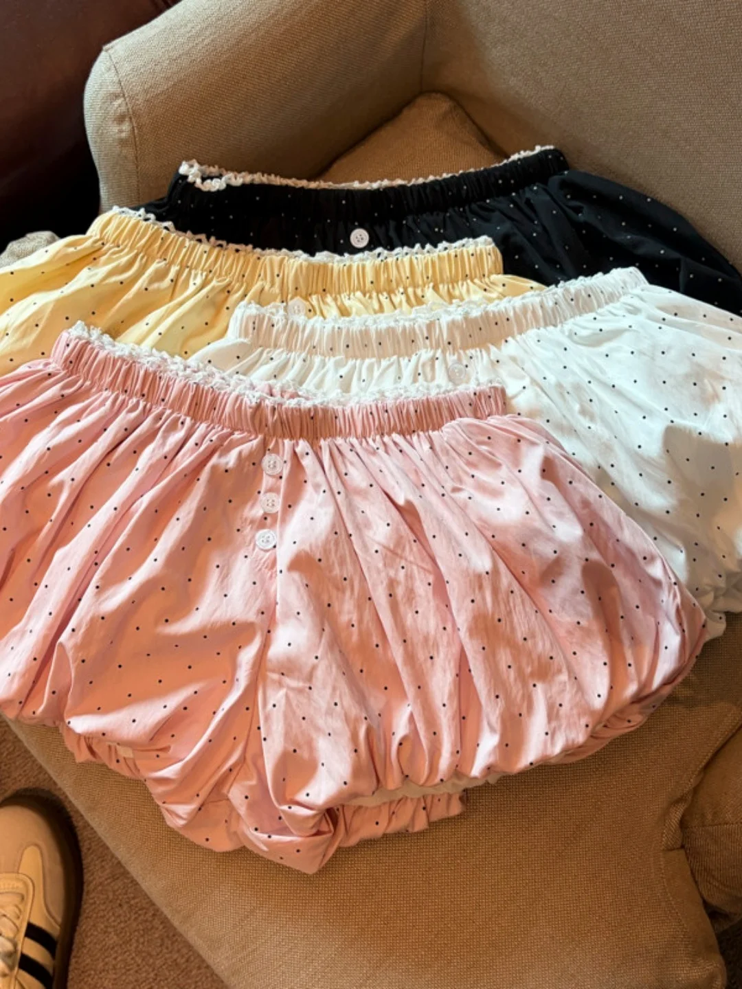 Sweet Polka Dot Bloomer Shorts Women's Summer 2026 Slimming Small Lantern Pants Casual Wide Leg Trendy Hot Pants
Sweet Polka Dot Bloomer Shorts Women's Summer 2026 Slimming Small Lantern Pants Casual Wide Leg Trendy Hot Pants