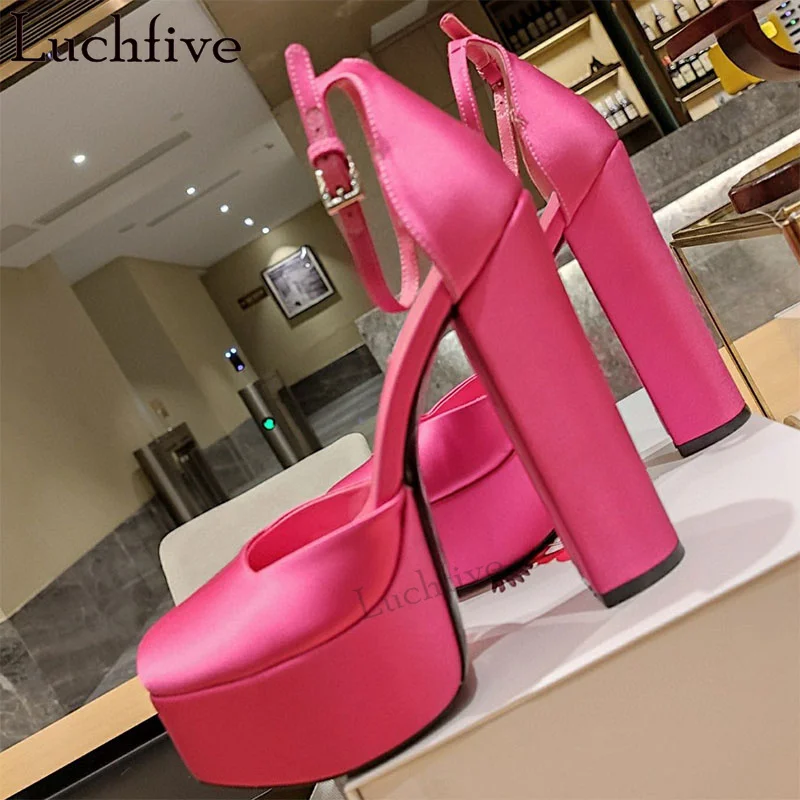 New Hot Sale Thick Sole Super High Heel Sandals Women Fashion Week Platform Rome Pumps Shoes Summer Luxury Brand Bride Shoes
New Hot Sale Thick Sole Super High Heel Sandals Women Fashion Week Platform Rome Pumps Shoes Summer Luxury Brand Bride Shoes