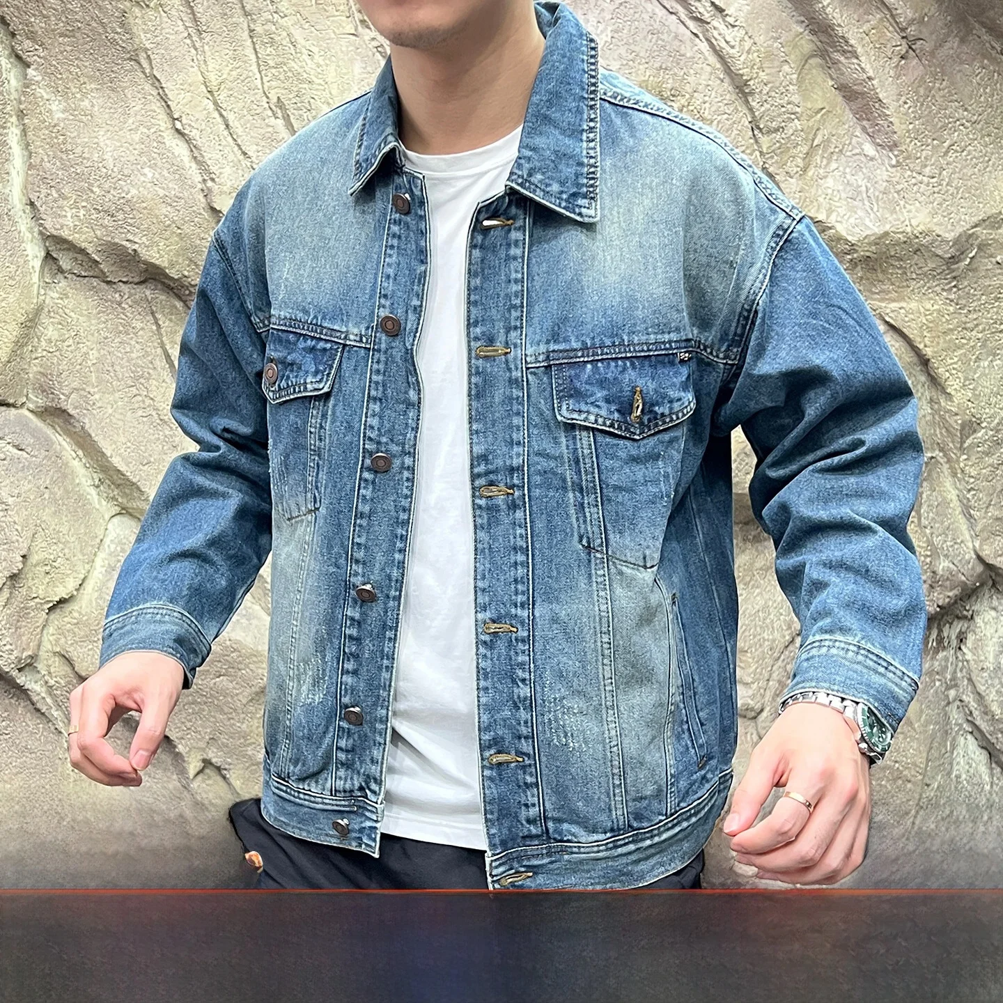 Американский повседневный слэ! Тяжелая завареная! Ретро выдержанно! Осенний новый мужской дышащий джинсовый воротник с воротником-стойкой Long Sve
Американский повседневный слэ! Тяжелая завареная! Ретро выдержанно! Осенний новый мужской дышащий джинсовый воротник с воротником-стойкой Long Sve